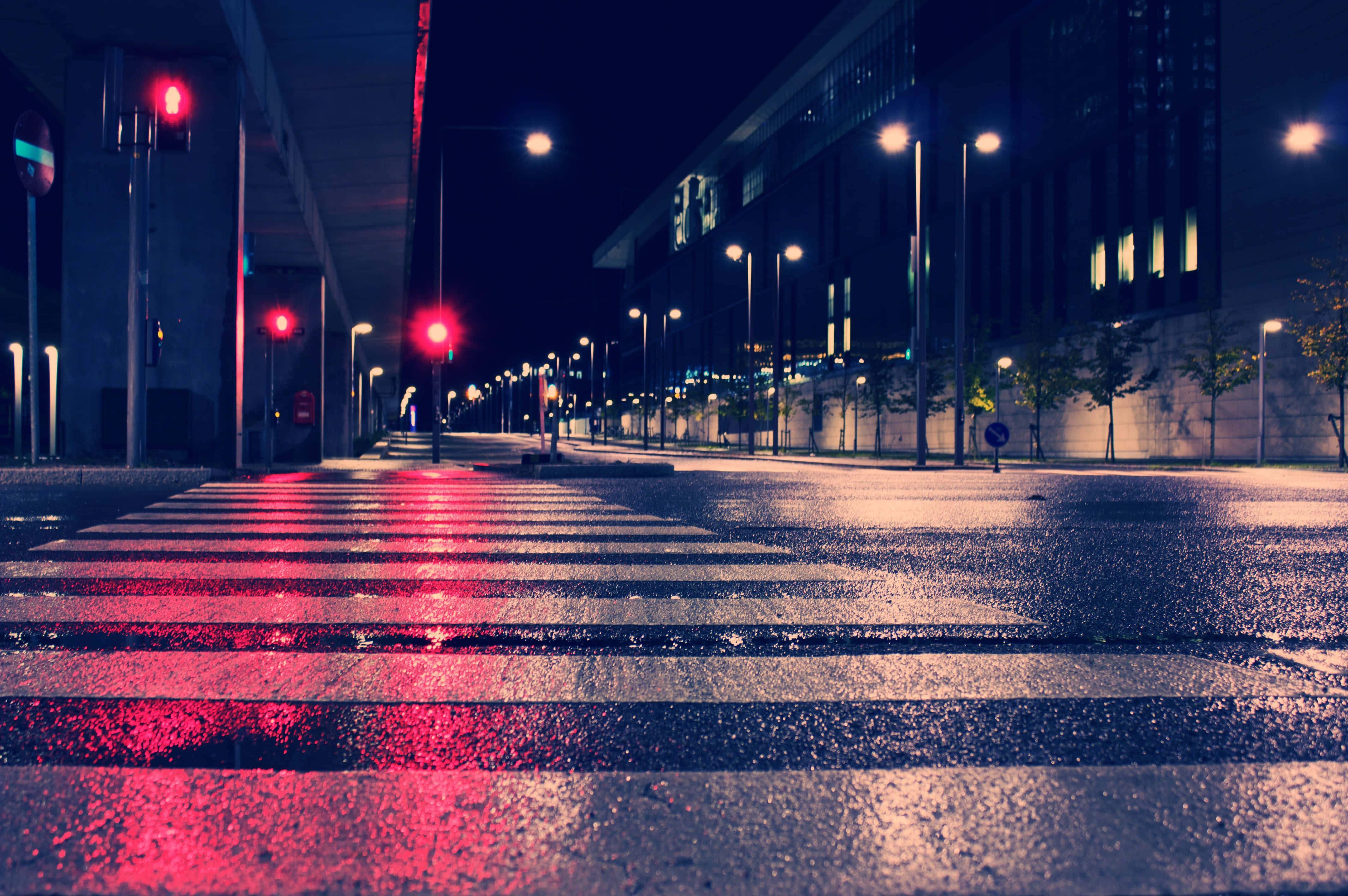Street Light, crosswalk, wet city street, 4K Desktop Wallpaper