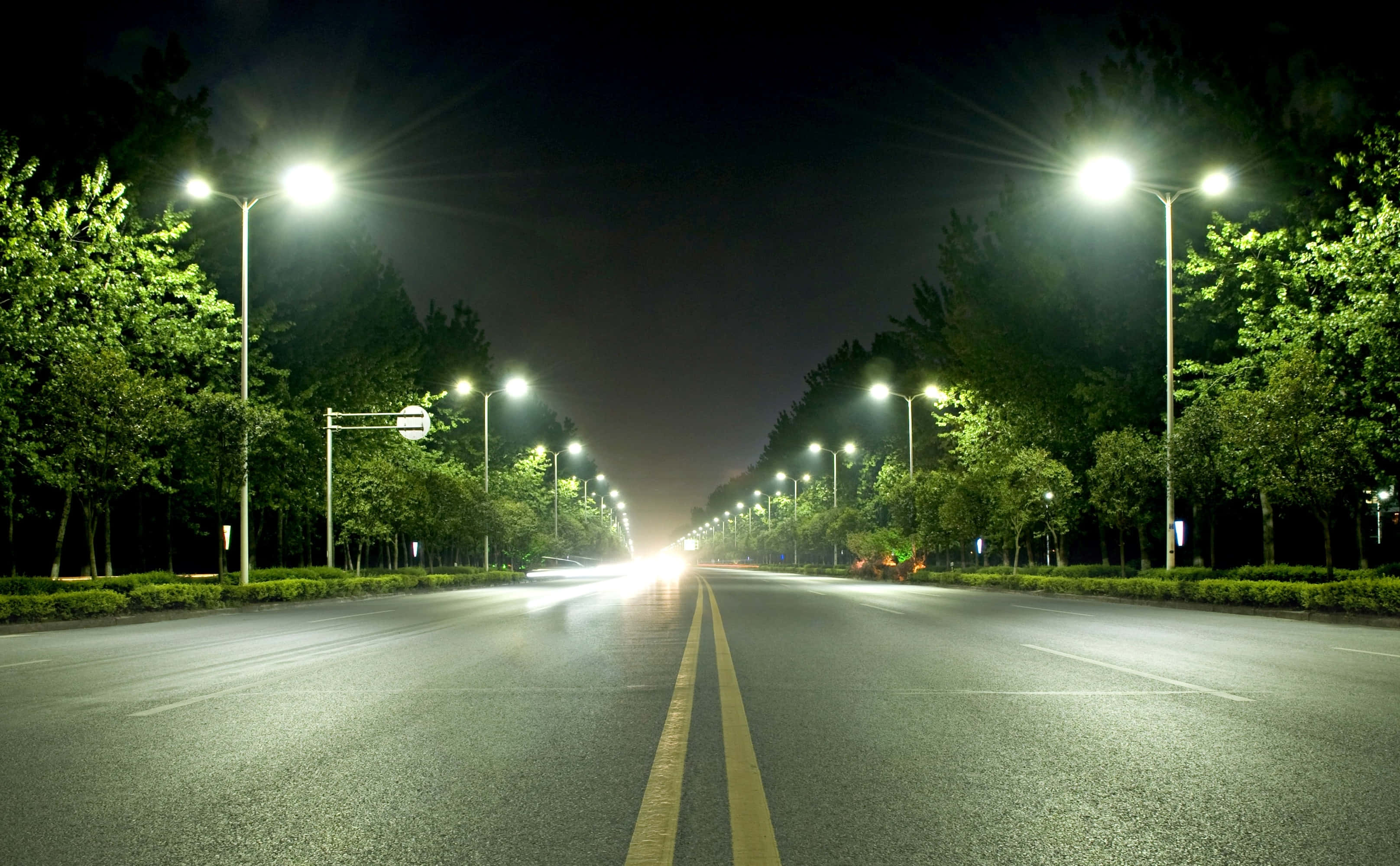Street Light, night, long straight road, 2K Desktop Wallpaper