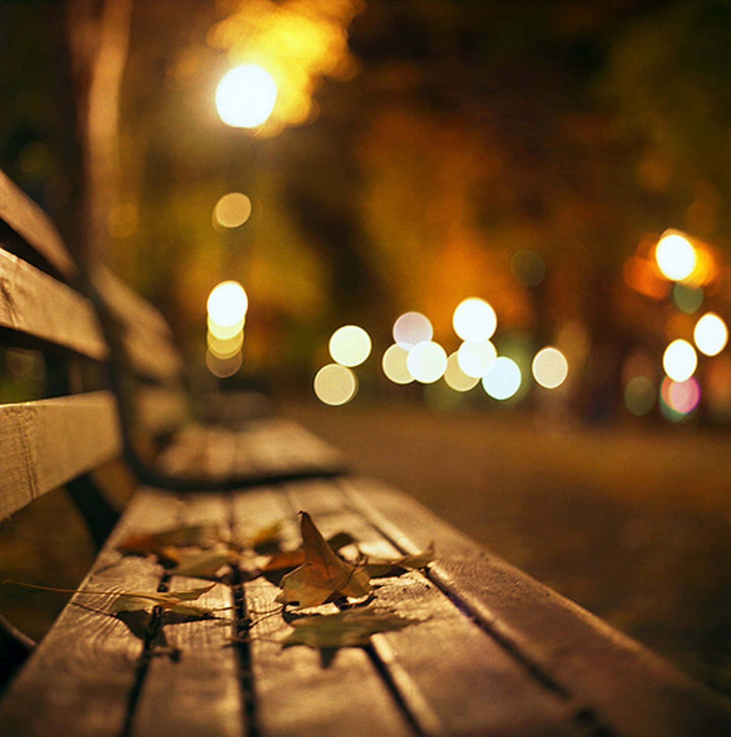 Autumn Street Light, wooden bench, fallen autumn leaves, HD Phone Wallpaper