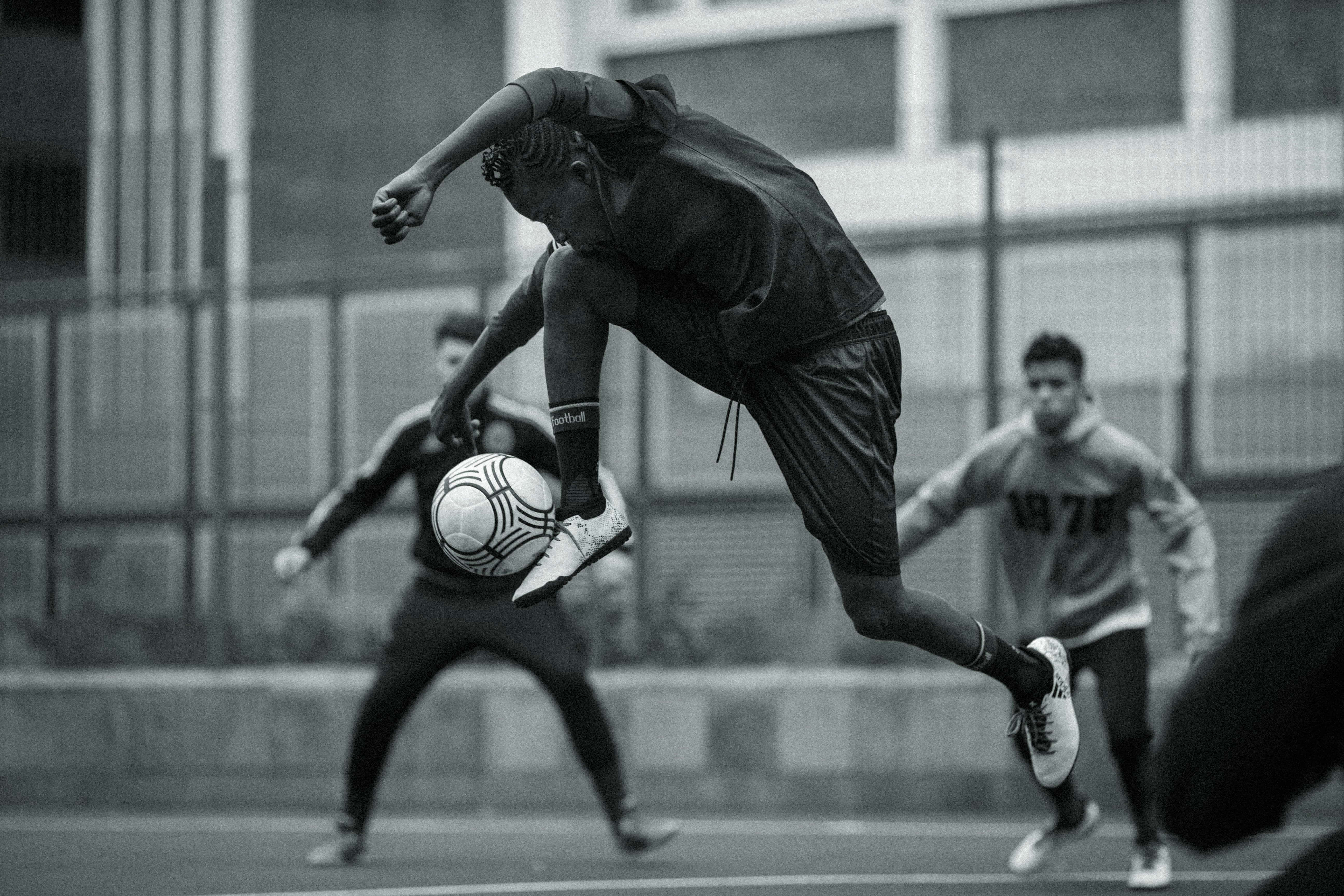 Street Soccer, black and white photo, soccer player, 5K Desktop Wallpaper