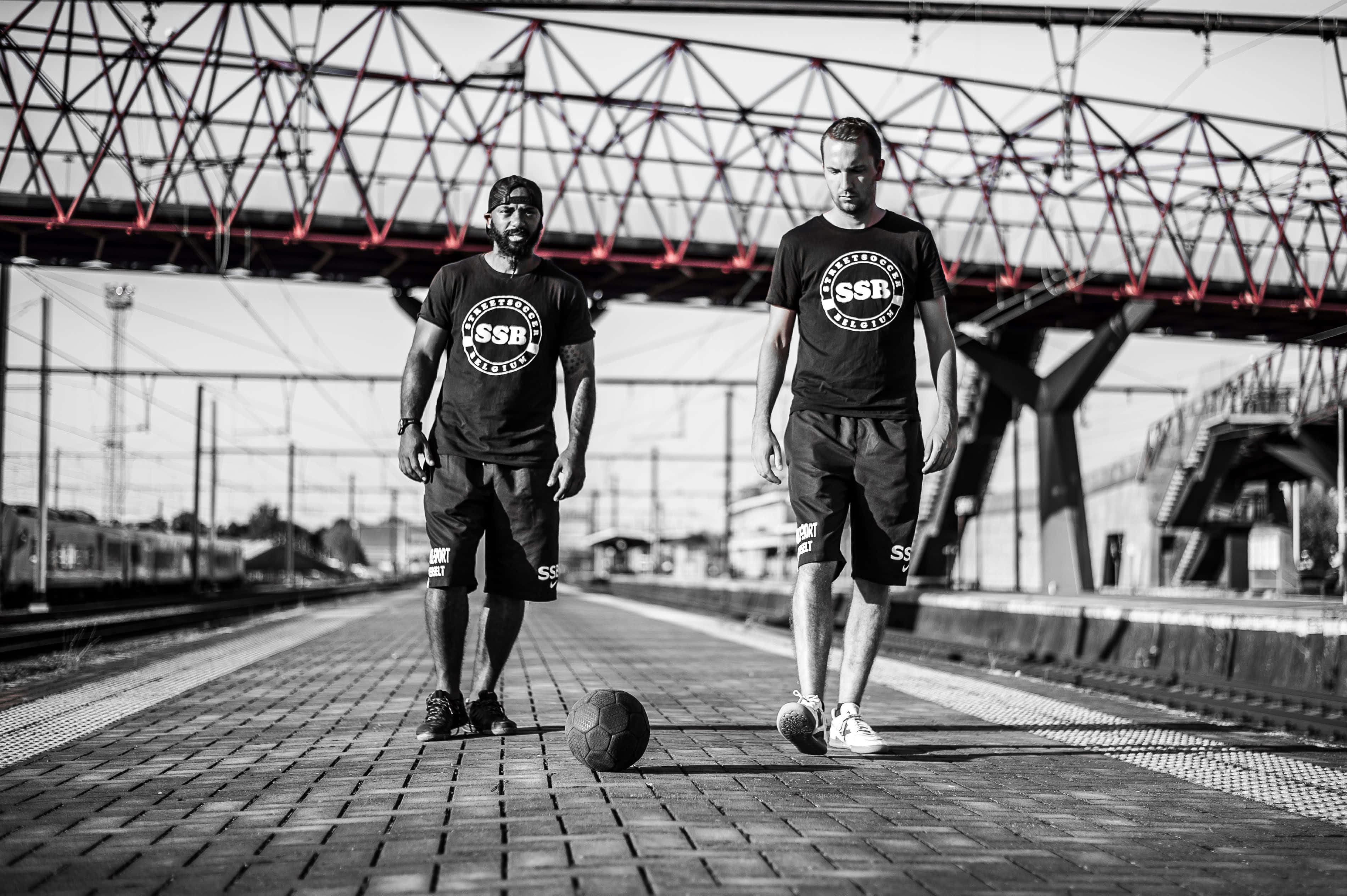 Street Soccer, train station platform, soccer ball, 2K Desktop Wallpaper