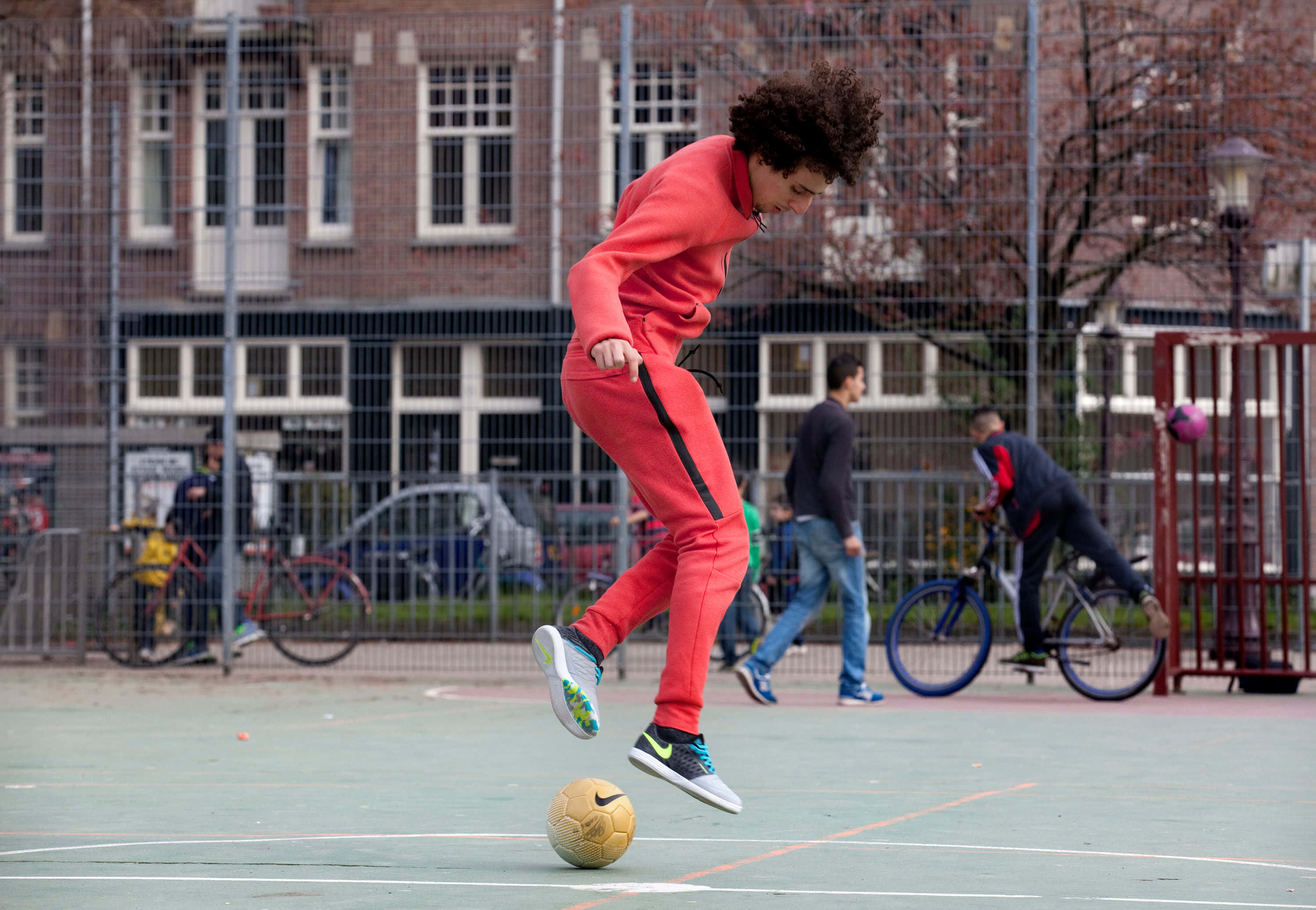 red tracksuit, outdoor court, bicycles, 2K Desktop Wallpaper