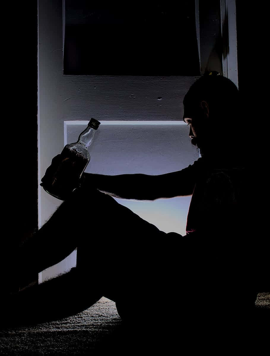 Stress man, alcohol, silhouetted man, SD Phone Wallpaper