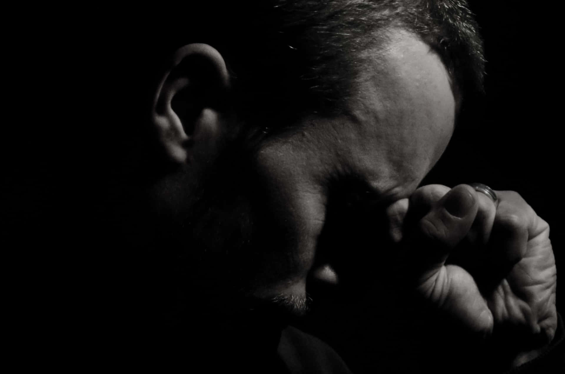 stress man, man coping with overwhelming stress, clutches his face in anguish, Full HD Desktop Wallpaper