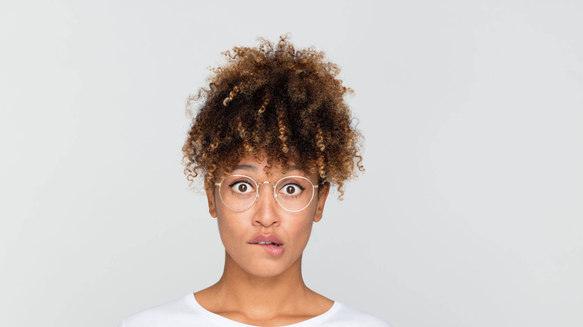 African woman, curly brown hair, glasses, Full HD Desktop Wallpaper