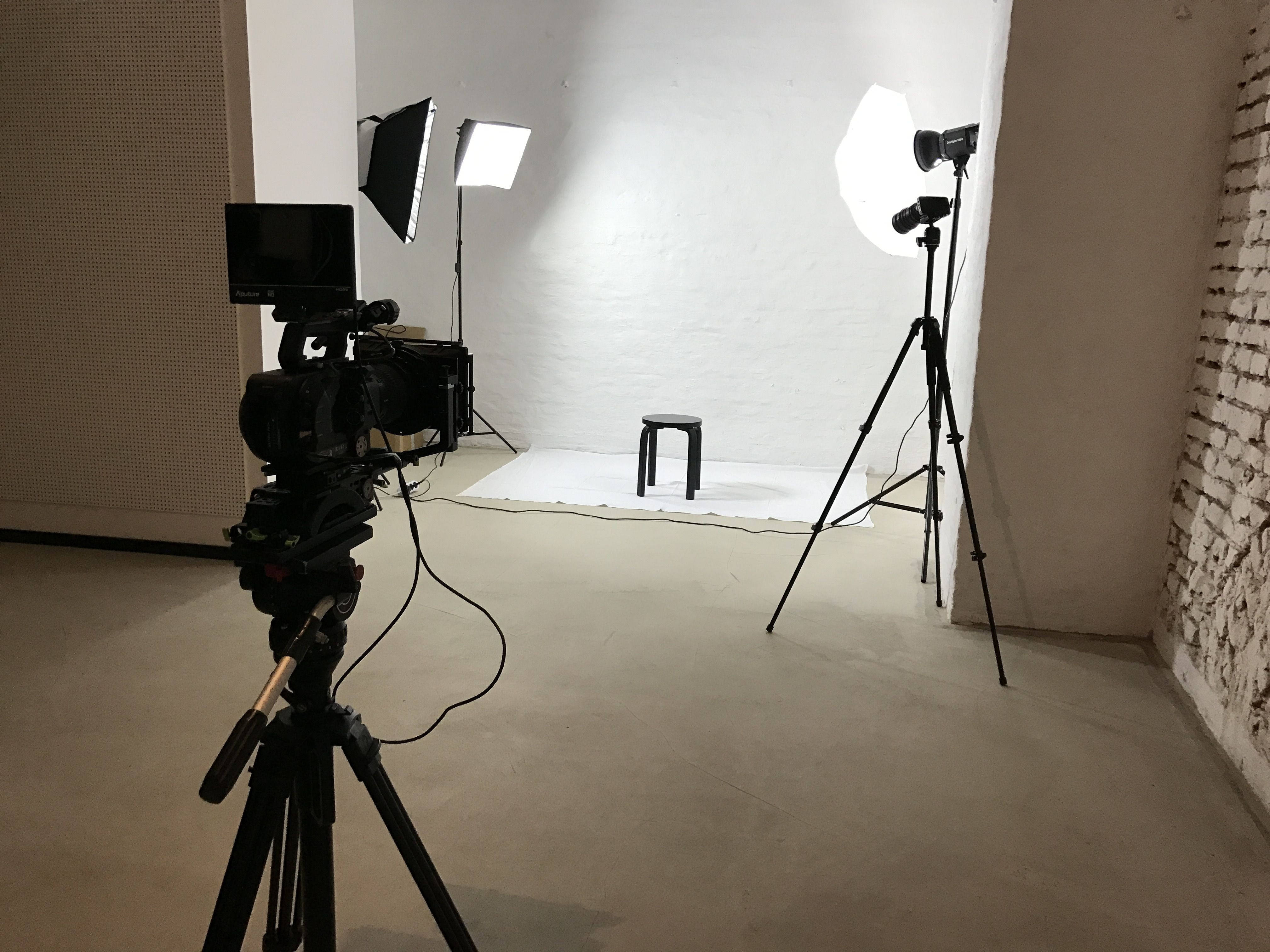 photography studio, camera tripod, lighting equipment, 4K Desktop Wallpaper