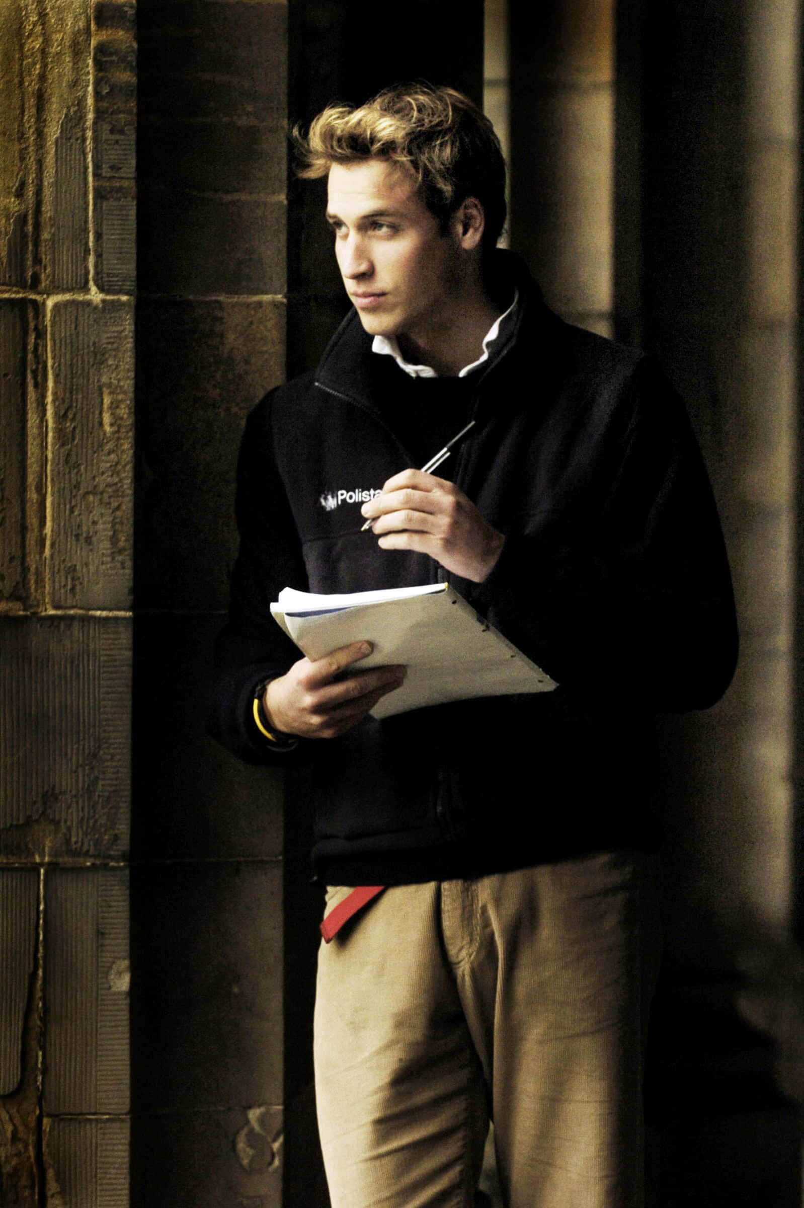 black fleece jacket, stone columns, notepad, Full HD Phone Wallpaper