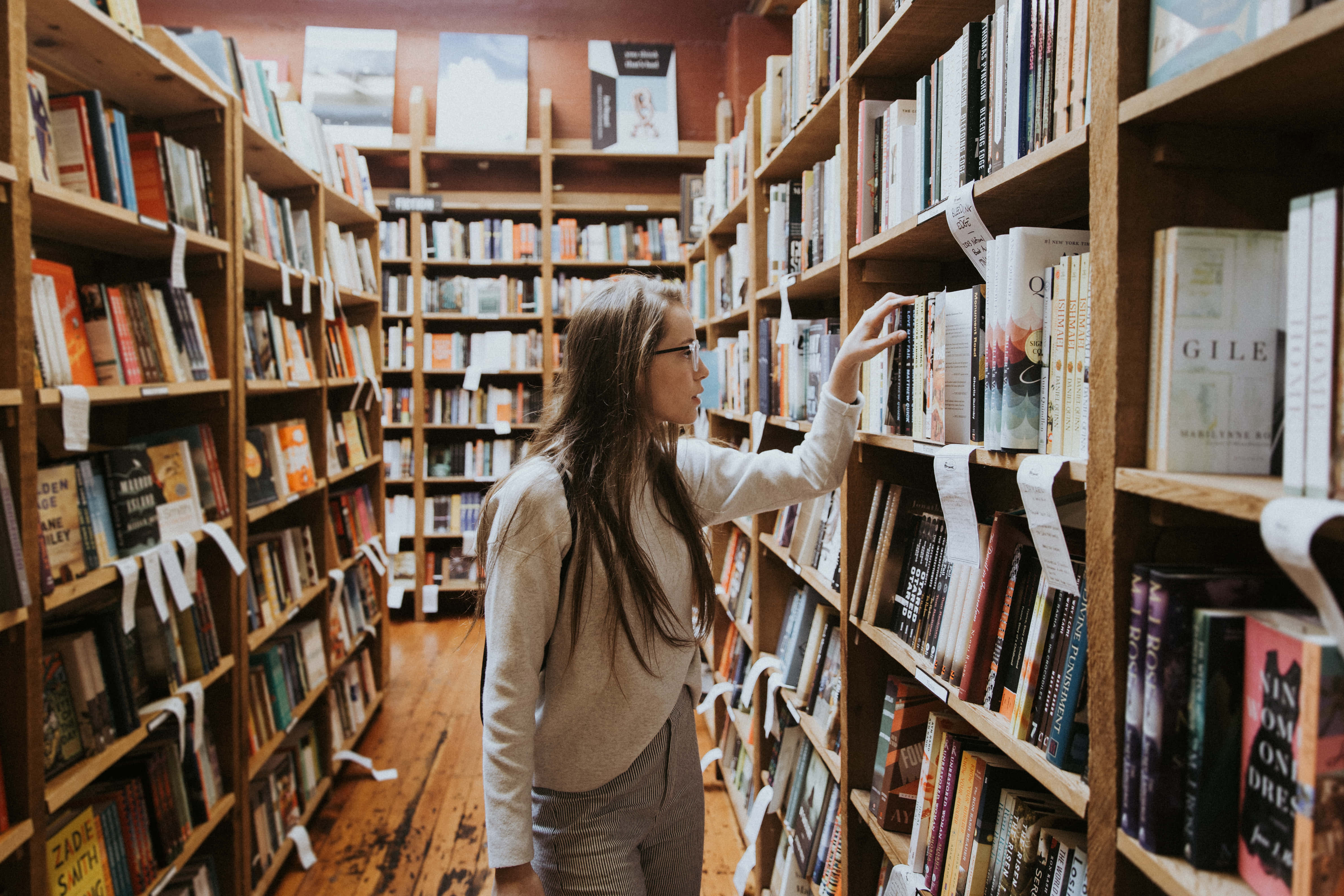 studious woman, eyeglasses, wooden shelves, 4K Desktop Wallpaper