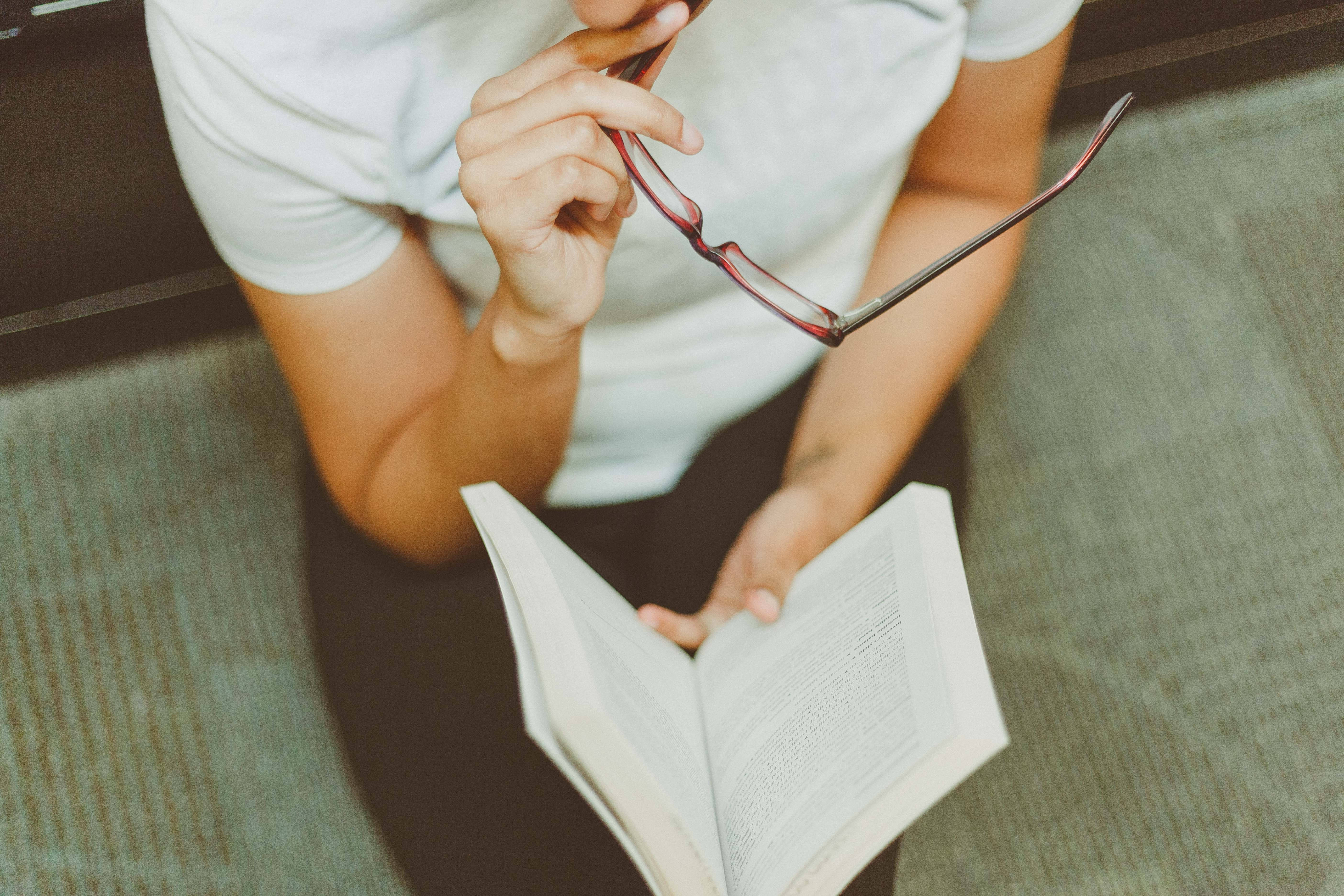 study motivation, reading glasses, white t-shirt, 5K Desktop Wallpaper