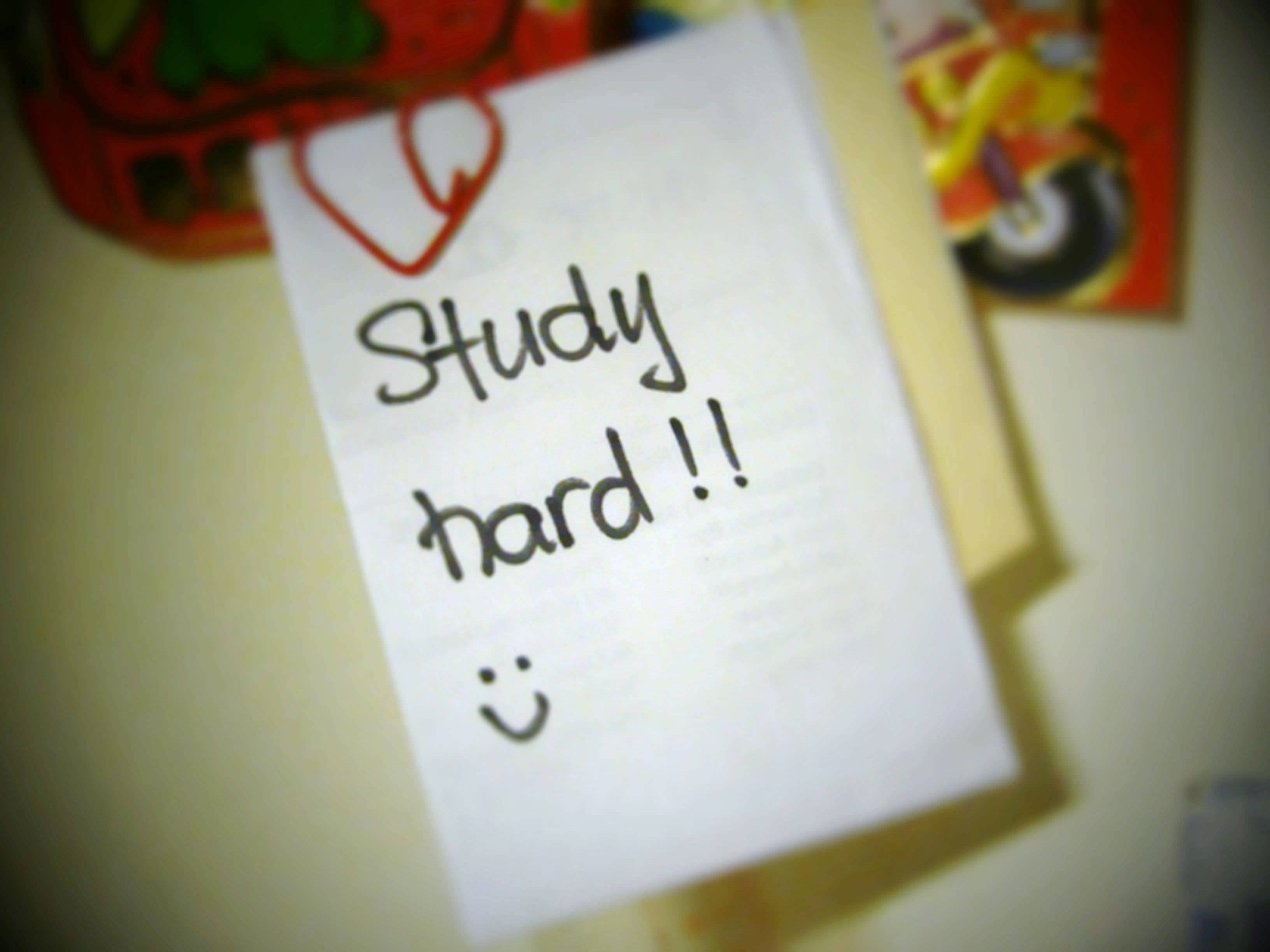 Study hard !!, smiley face, red heart-shaped clip, 2K Desktop Wallpaper