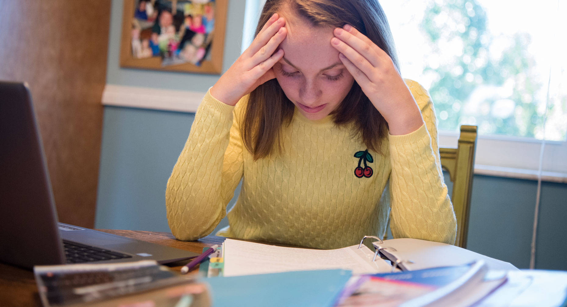 yellow sweater, cluttered desk, laptop, HD Desktop Wallpaper