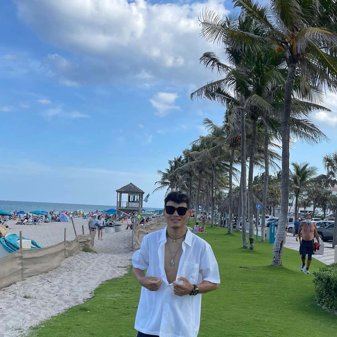 Su Mudaerji, white shirt, sunglasses, SD Desktop Wallpaper