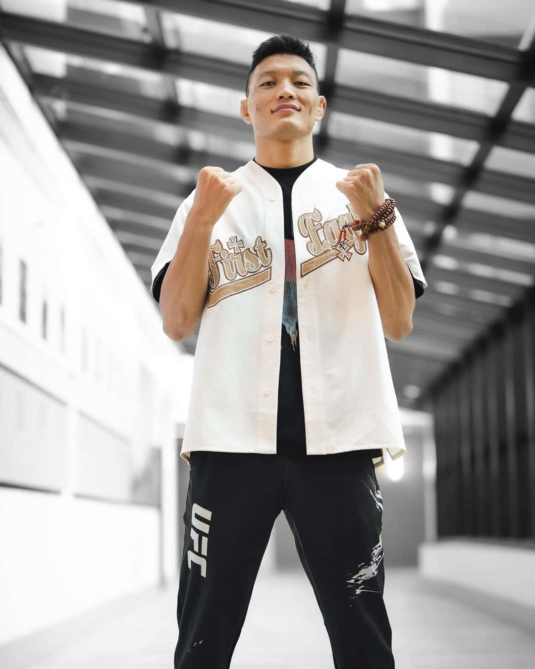 Su Mudaerji, white baseball jersey, black UFC pants, HD Phone Wallpaper