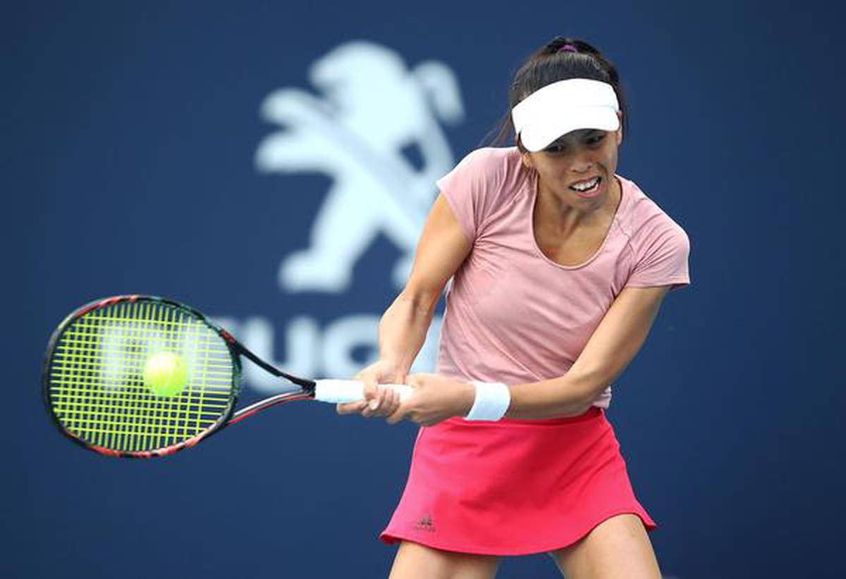 Su-wei Hsieh, pink outfit, yellow ball, SD Desktop Wallpaper