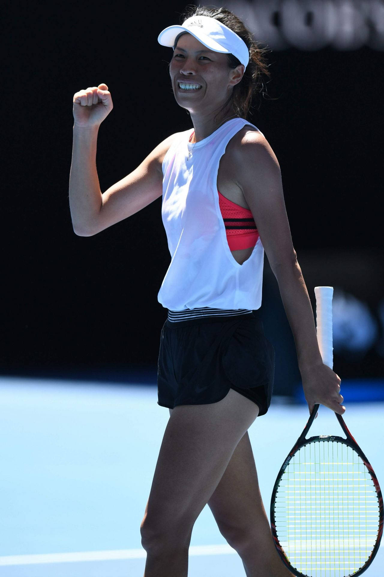 Su-Wei Hsieh, blue court, raised fist, Full HD Phone Wallpaper