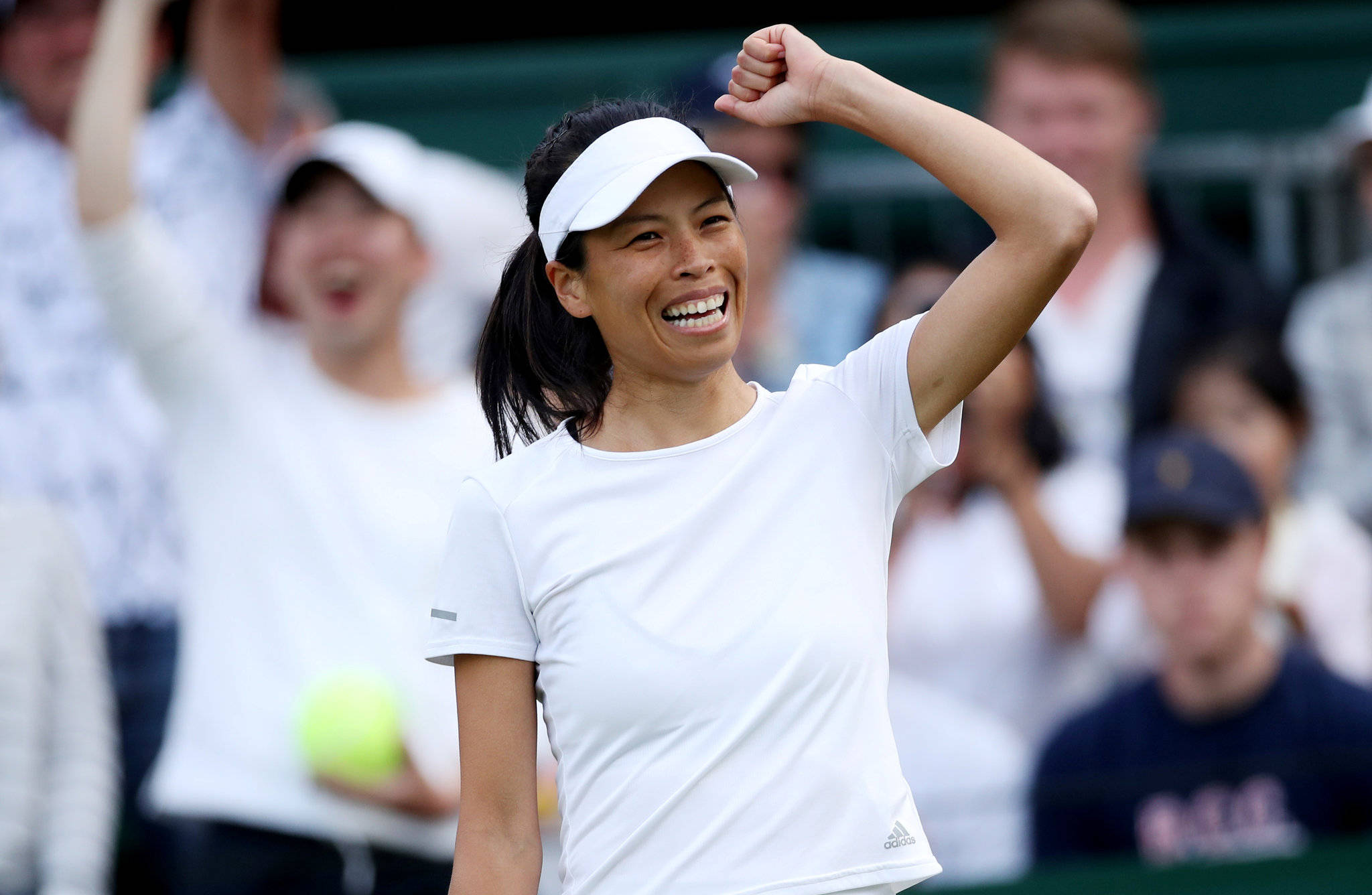 Su-Wei Hsieh, white gear, grass court, Full HD Desktop Wallpaper