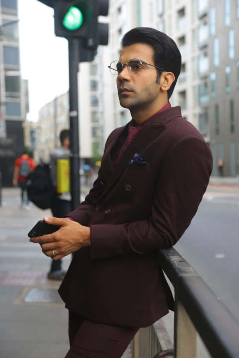 Suave Man, maroon suit, green traffic light, SD Phone Wallpaper