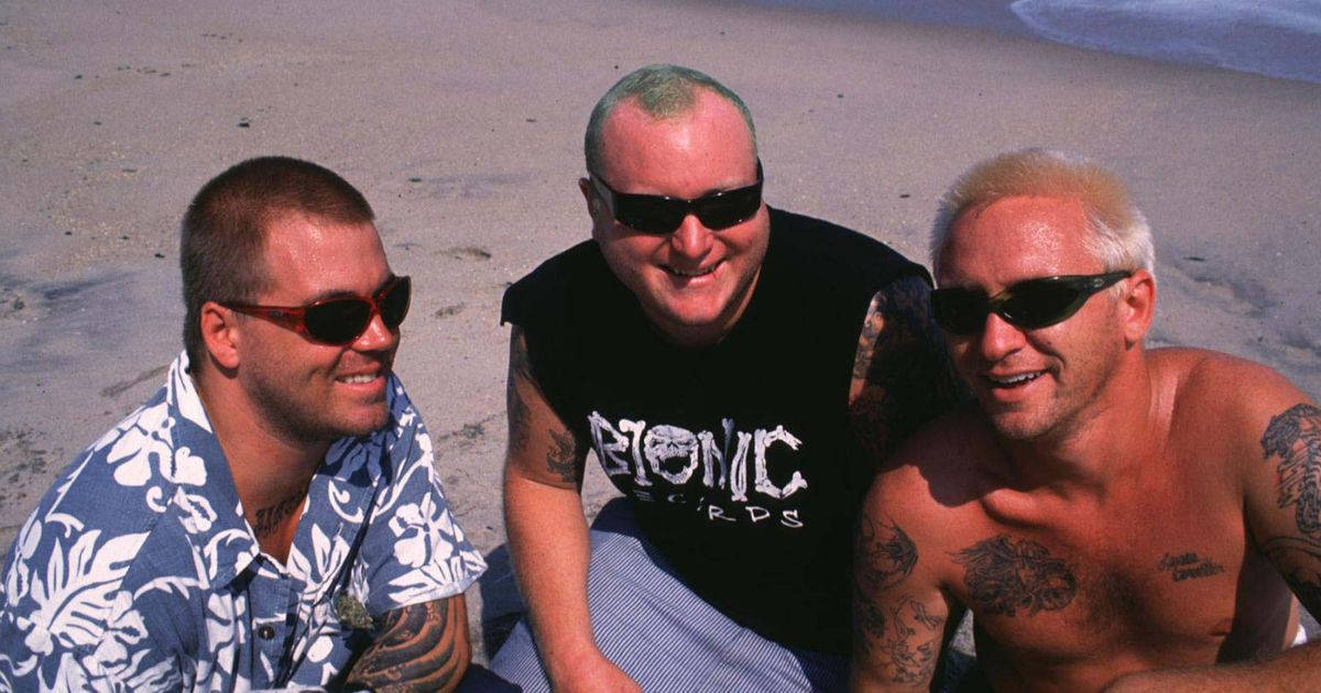 Sublime, beach, sunglasses, SD Desktop Wallpaper