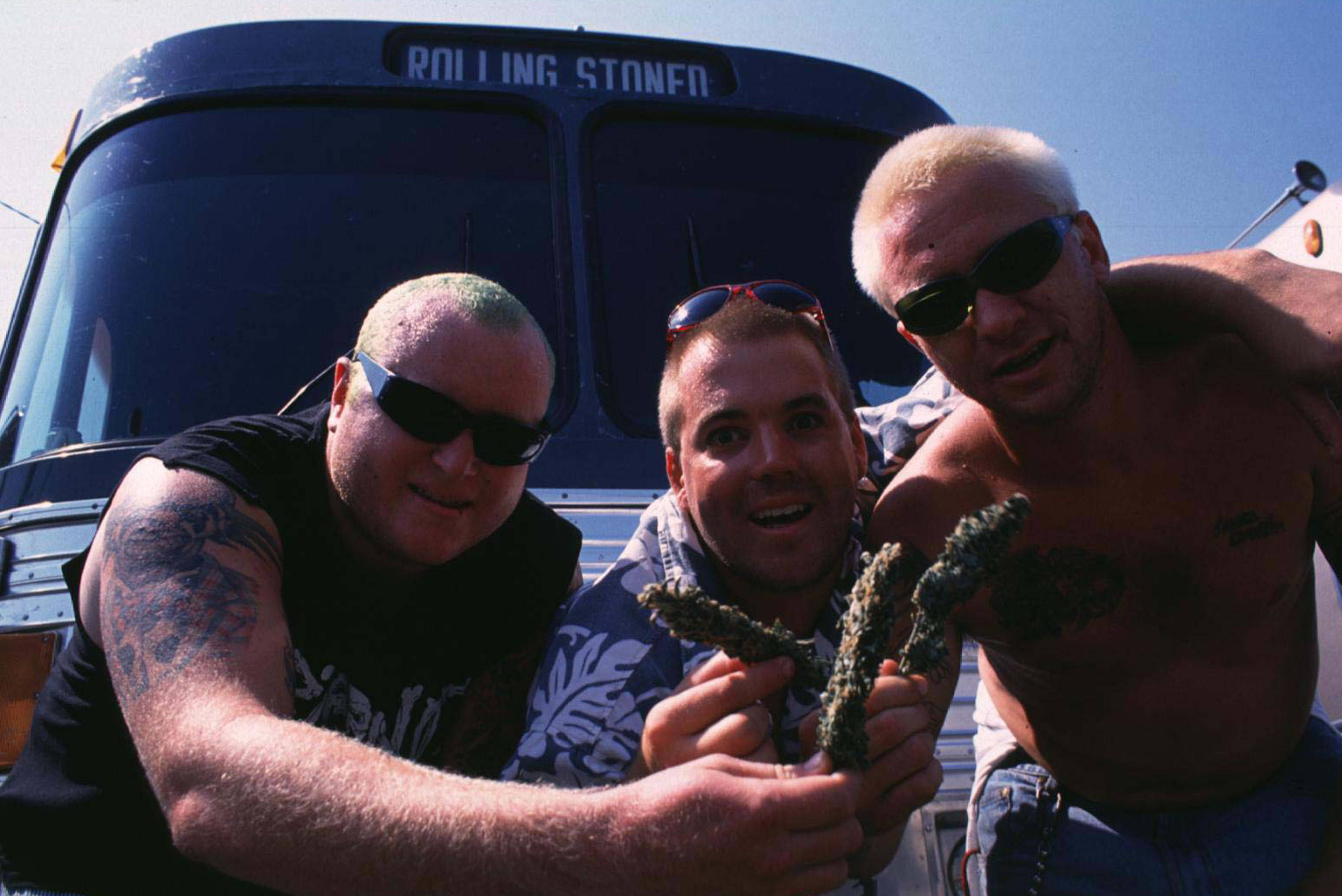 Sublime, blue Rolling Stones tour bus, tattooed men, 2K Desktop Wallpaper