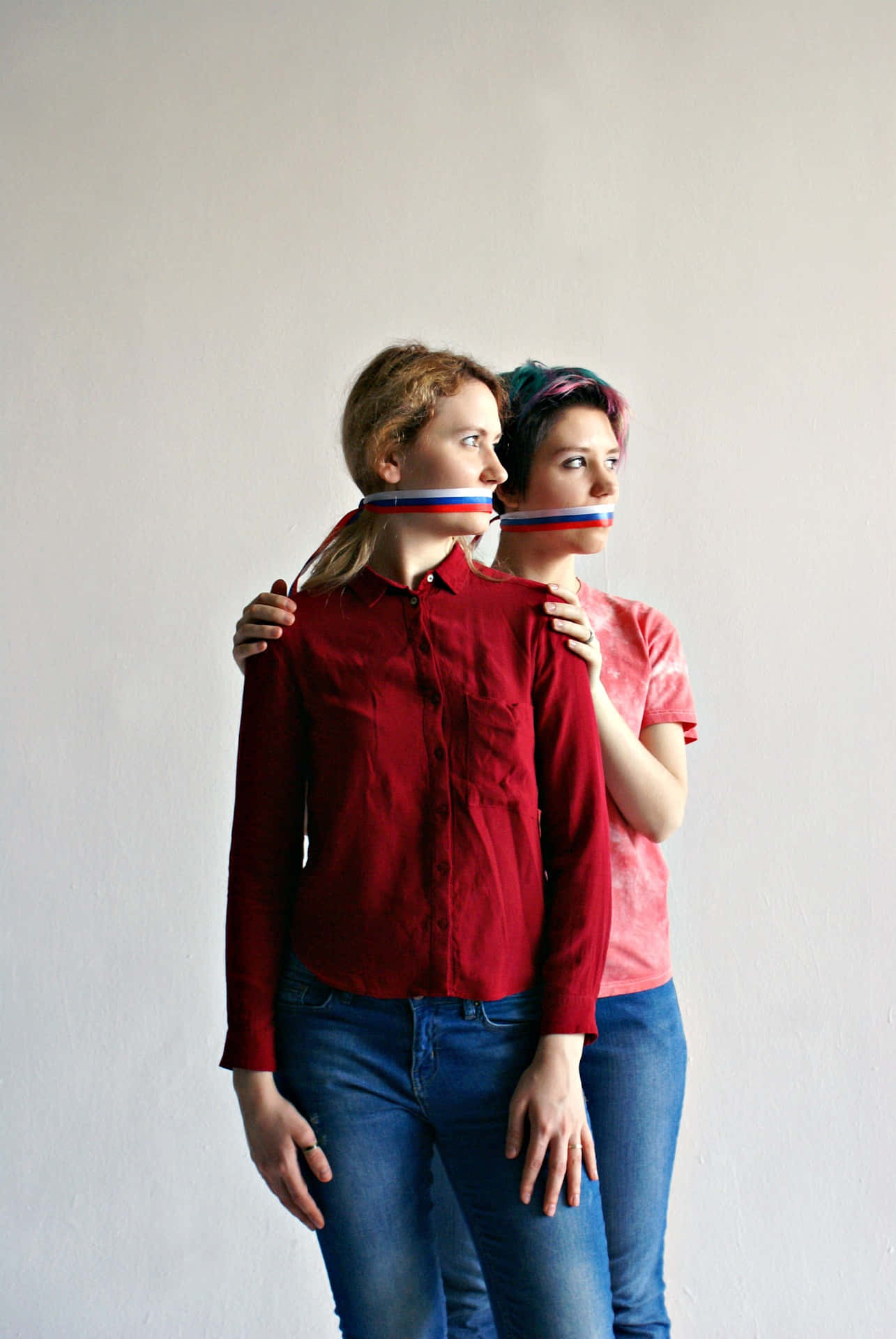 mujeres lesbianas, ribbons over mouths, blonde hair, Full HD Phone Wallpaper