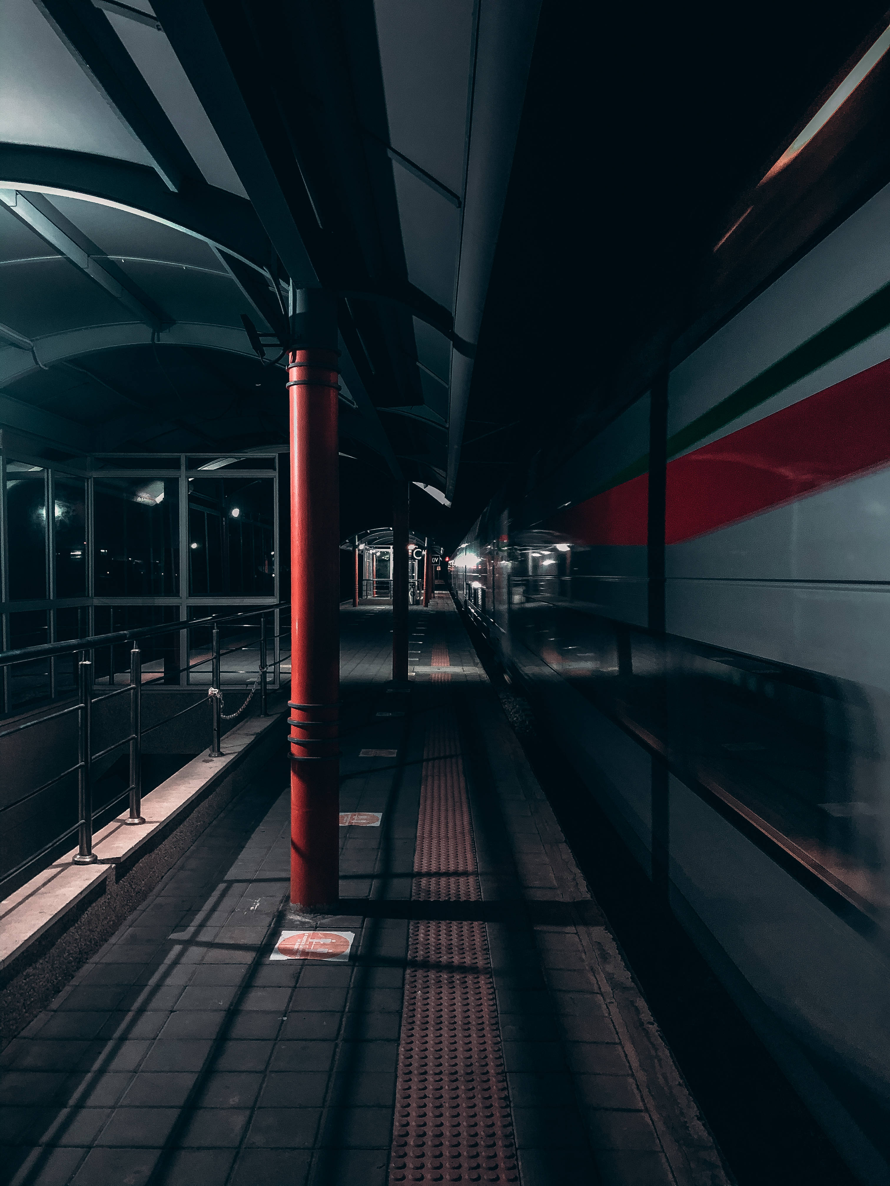 4K, black toned, subway platform, 4K Phone Wallpaper