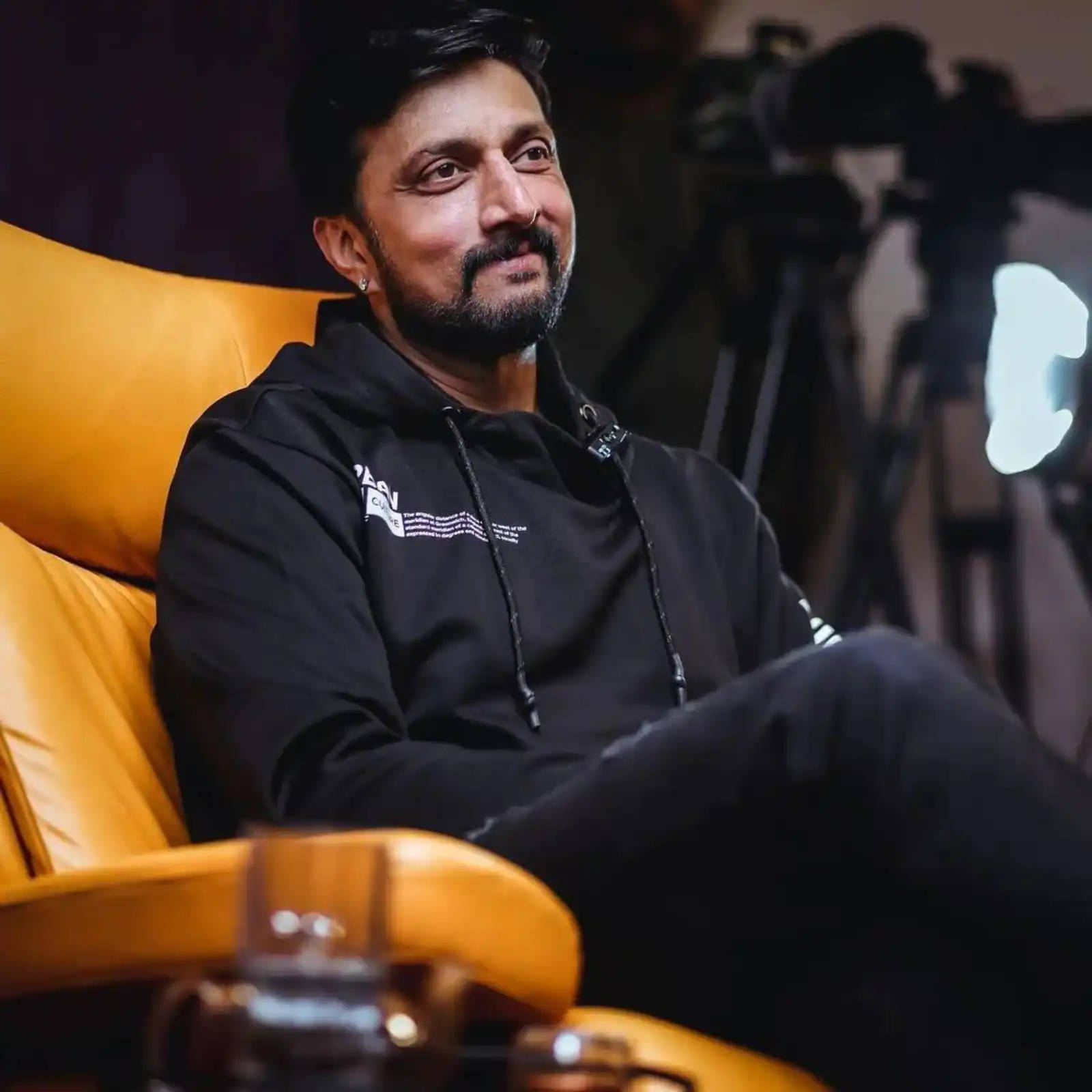 Sudeep, yellow leather chair, beard, HD Desktop Wallpaper