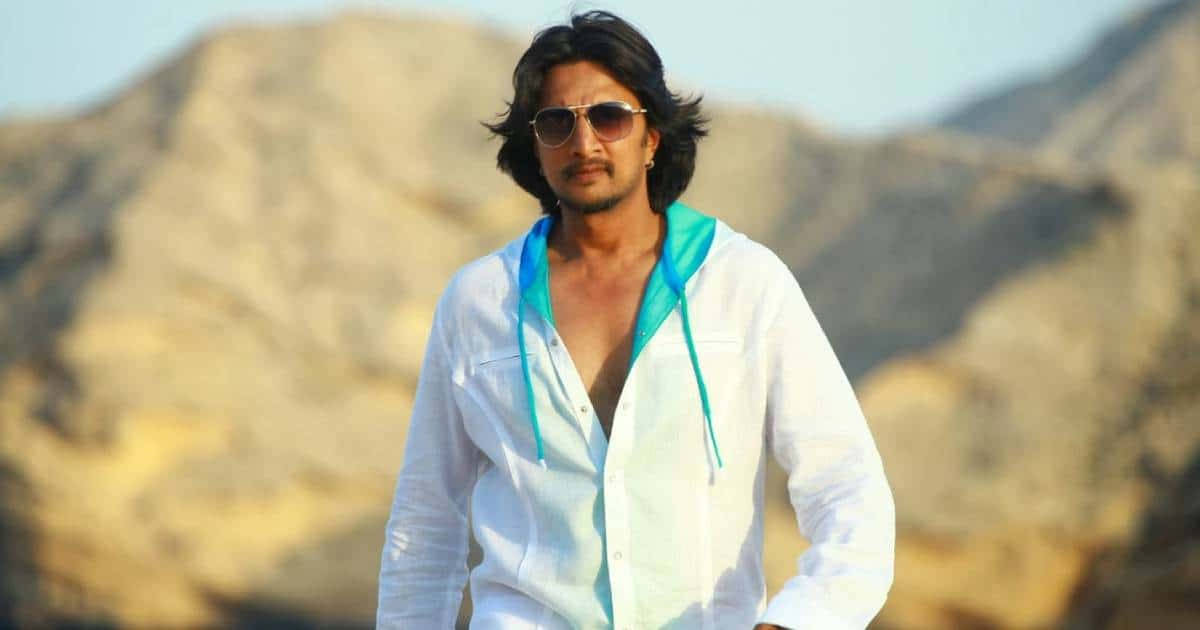 Sudeep, white shirt, turquoise hood, SD Desktop Wallpaper