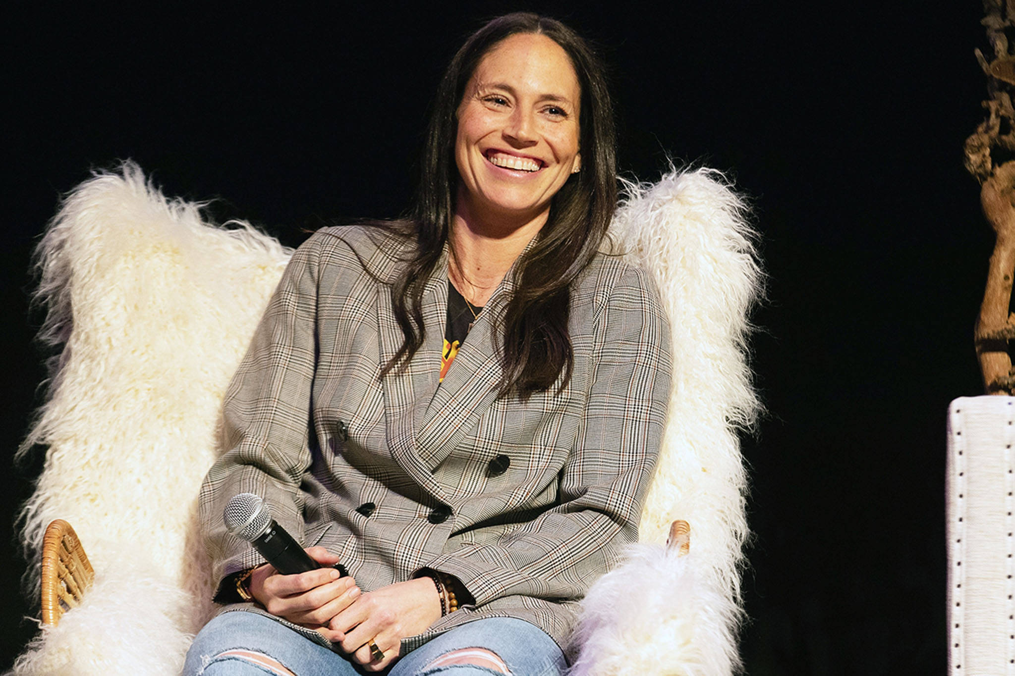 Sue Bird, plaid blazer, fluffy white chair, Full HD Desktop Wallpaper