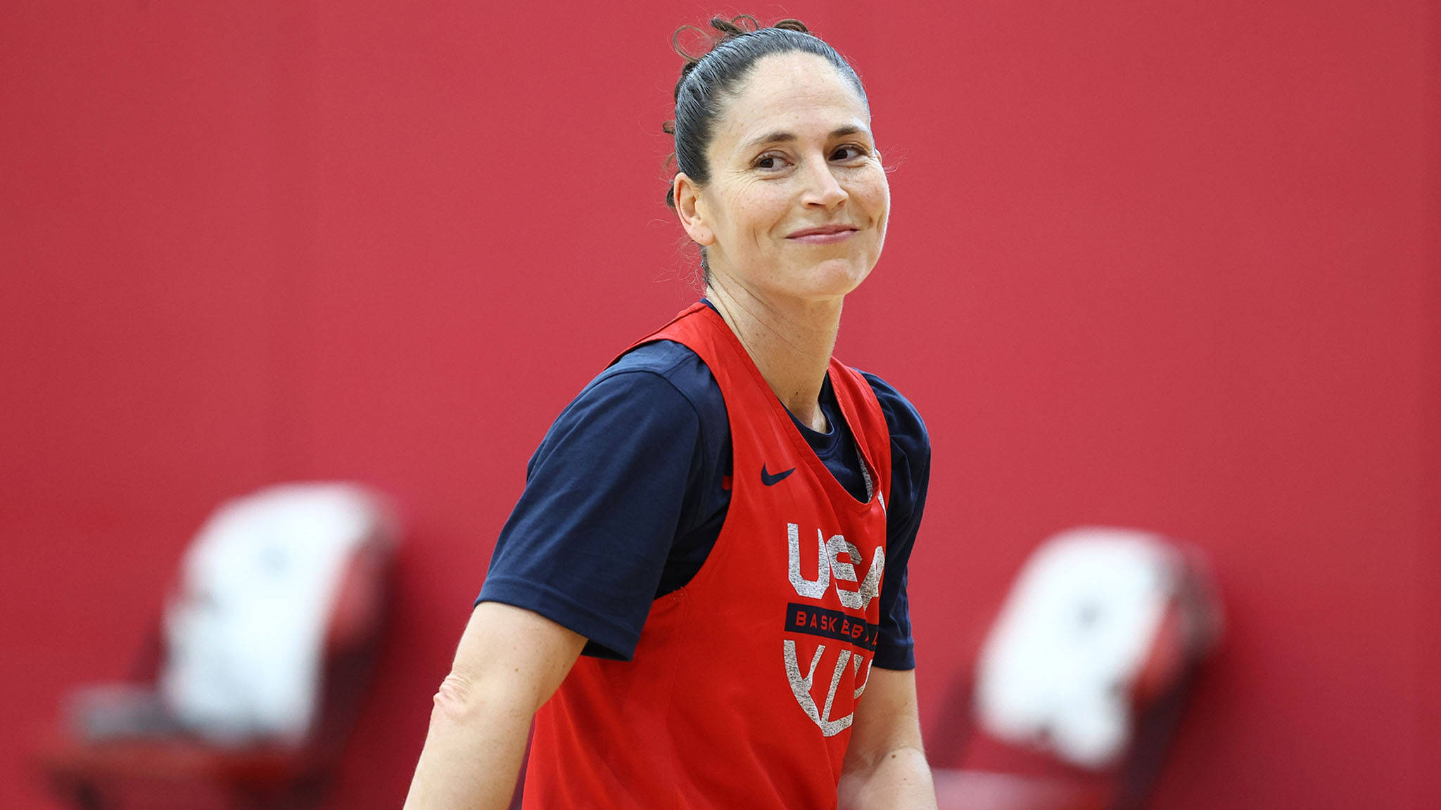 Sue Bird, red USA jersey, vibrant red wall, Full HD Desktop Wallpaper