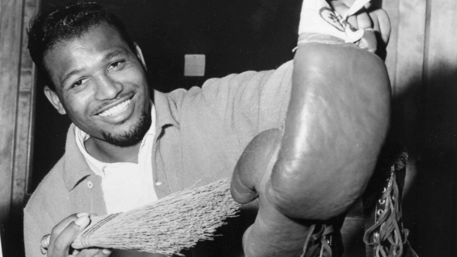 Sugar Ray Robinson, vintage photo, gloved fist, HD Desktop Wallpaper