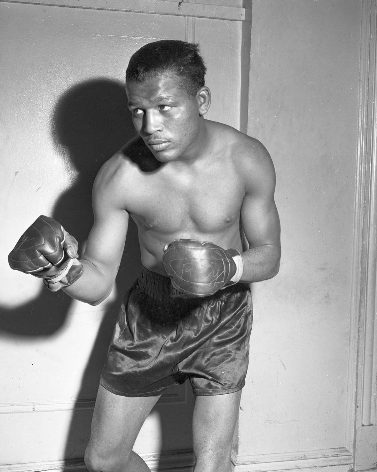 Sugar Ray Robinson, vintage gloves, satin shorts, HD Phone Wallpaper