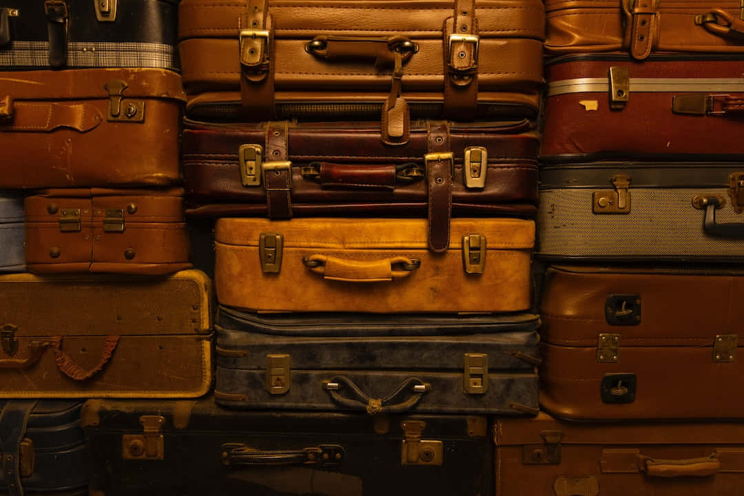 vintage suitcase, leather suitcases, warm browns, SD Desktop Wallpaper
