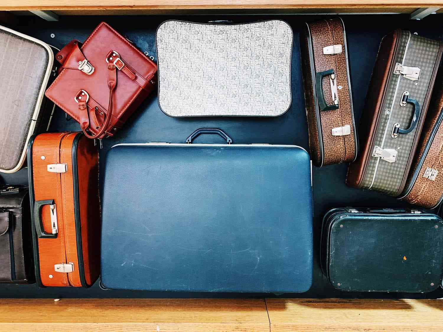 vintage suitcases, red leather bag, wooden storage compartment, HD Desktop Wallpaper