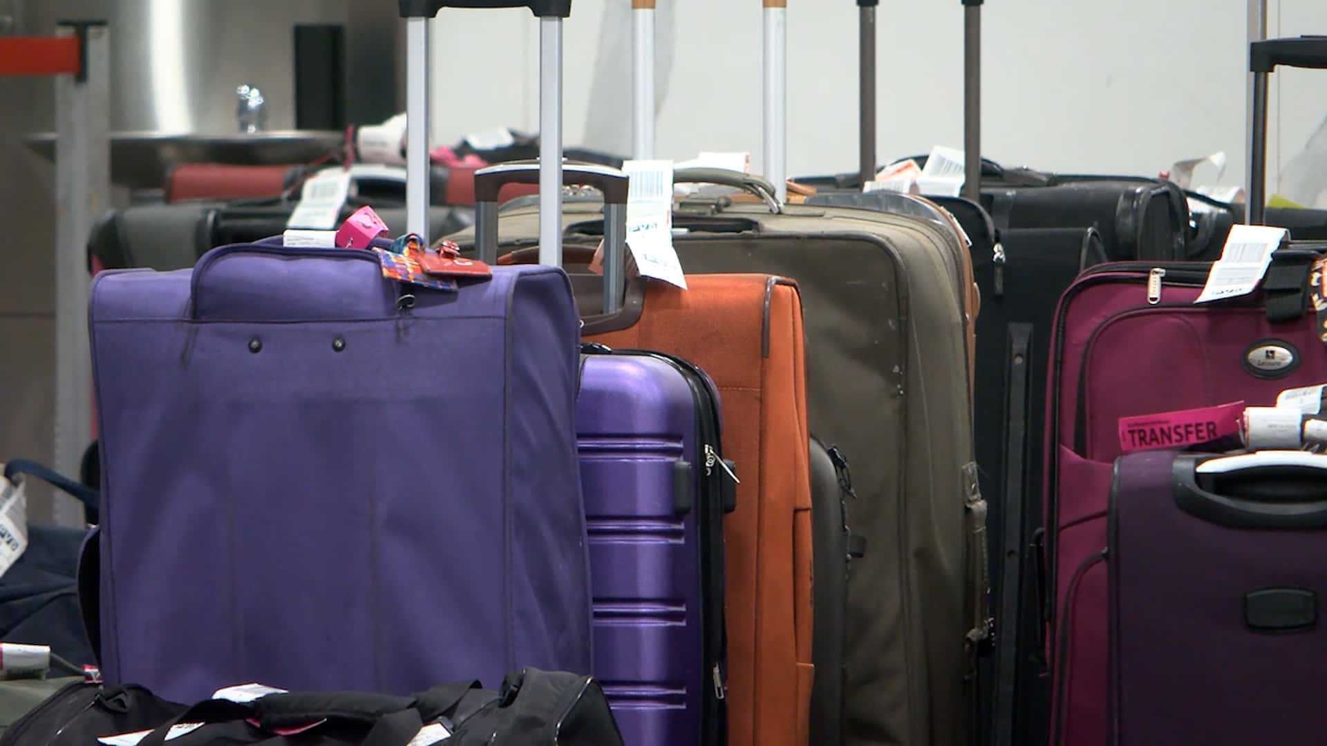 luggage collection area, airport, suitcases, Full HD Desktop Wallpaper