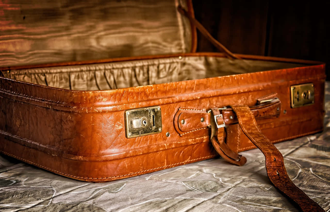 vintage leather suitcase, brown leather, brass hardware, HD Desktop Wallpaper