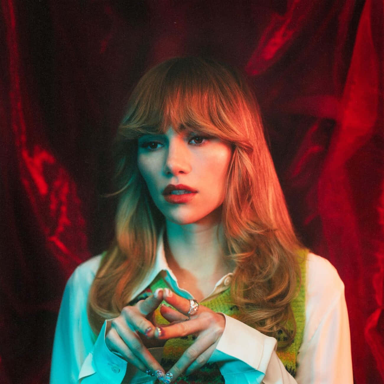 Suki Waterhouse, red ambience, blonde hair, HD Desktop Wallpaper