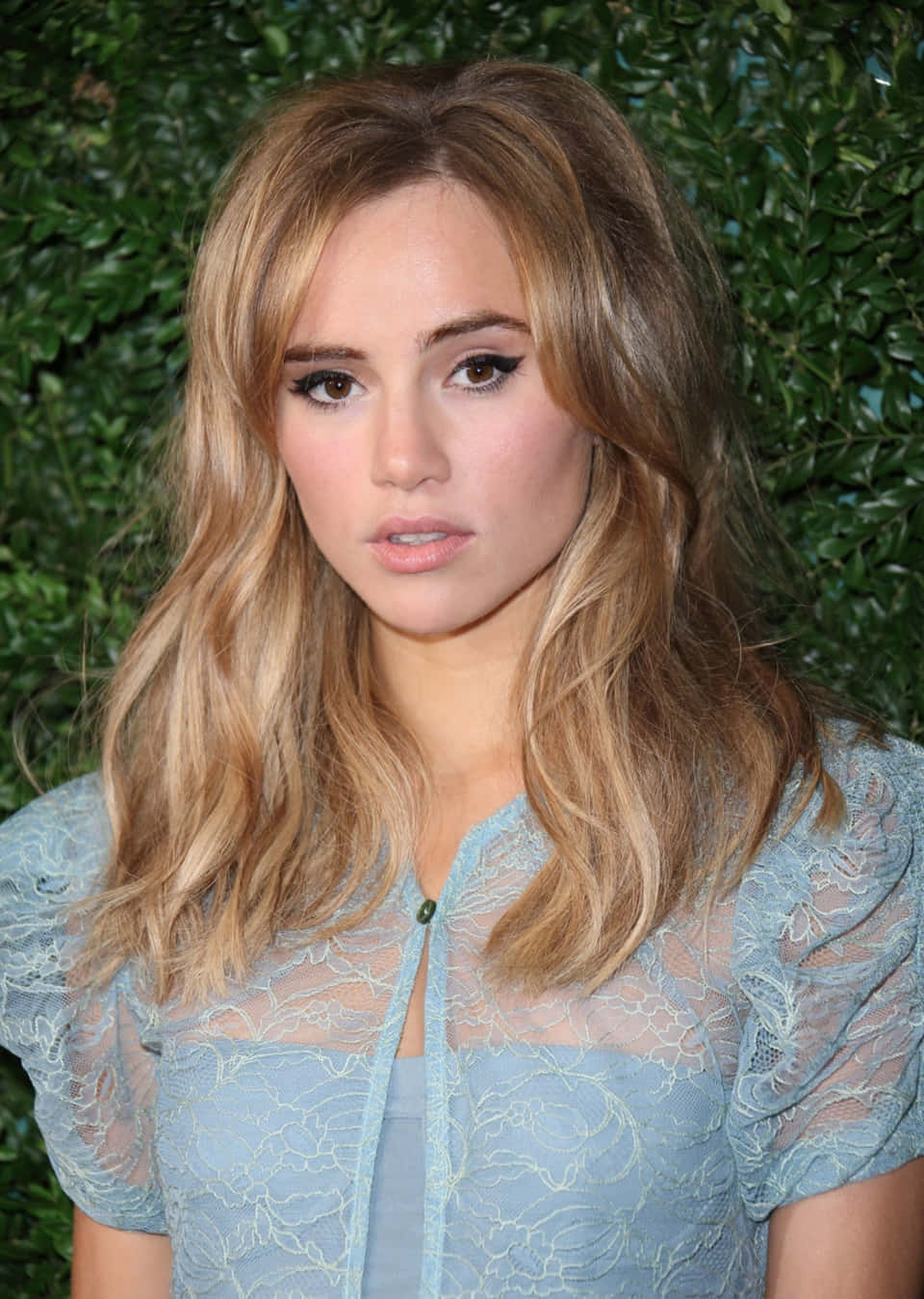 Suki Waterhouse, blue lace dress, light blue lace top, HD Phone Wallpaper