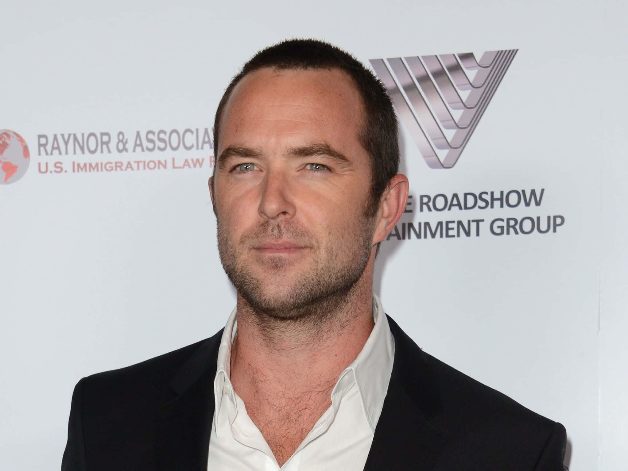 Sullivan Stapleton, black suit jacket, white shirt, Full HD Desktop Wallpaper