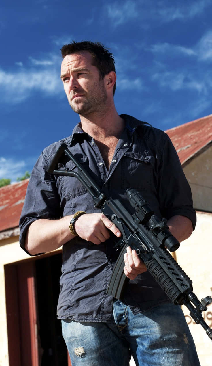 Sullivan Stapleton, assault rifle, bright blue sky, SD Phone Wallpaper