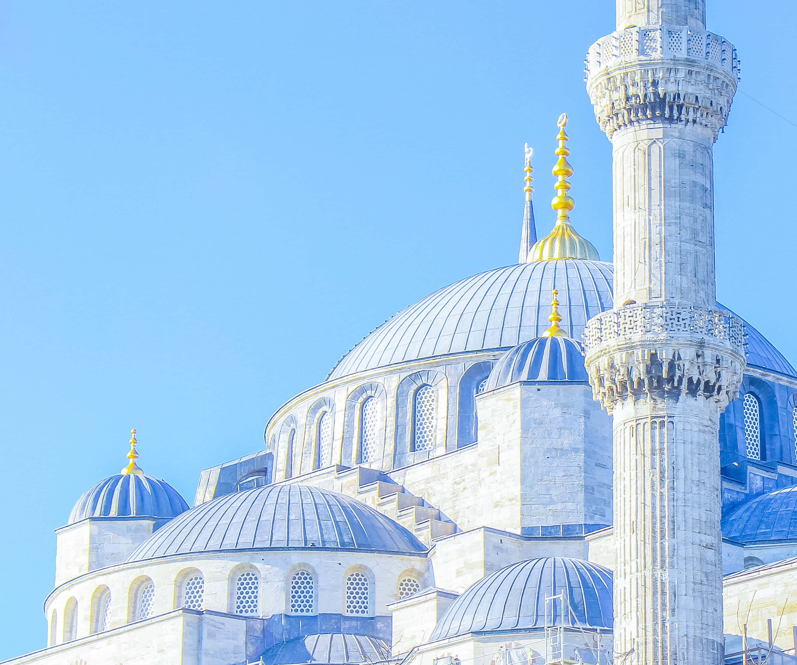 Sultan Ahmed Mosque, blue domes, minaret, 2K Desktop Wallpaper