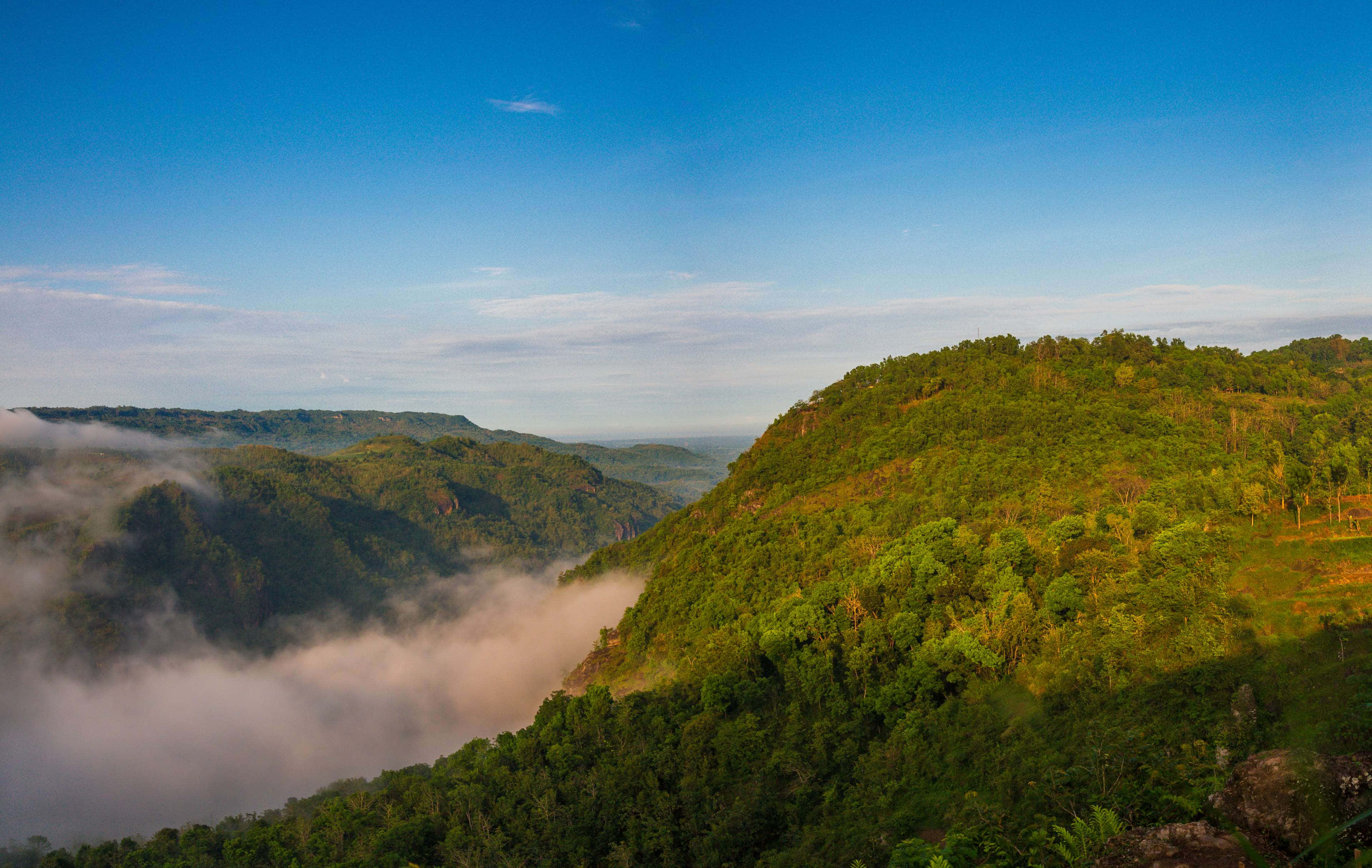 Misty Mountain Morning, 4K Ultra Wide, sunlit green mountains, 4K Desktop Wallpaper
