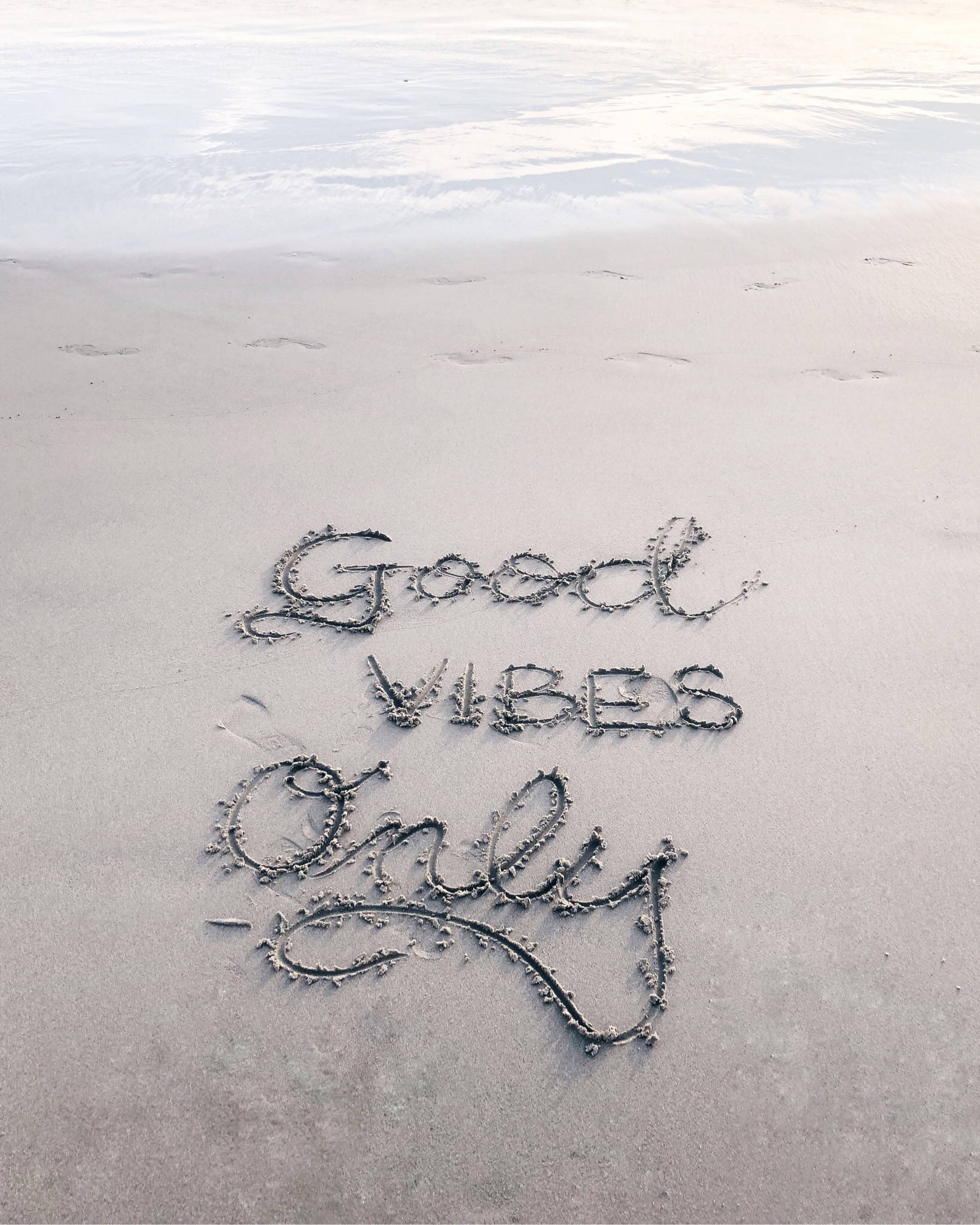 Good Vibes Only, cursive script, wet sand, Full HD Phone Wallpaper