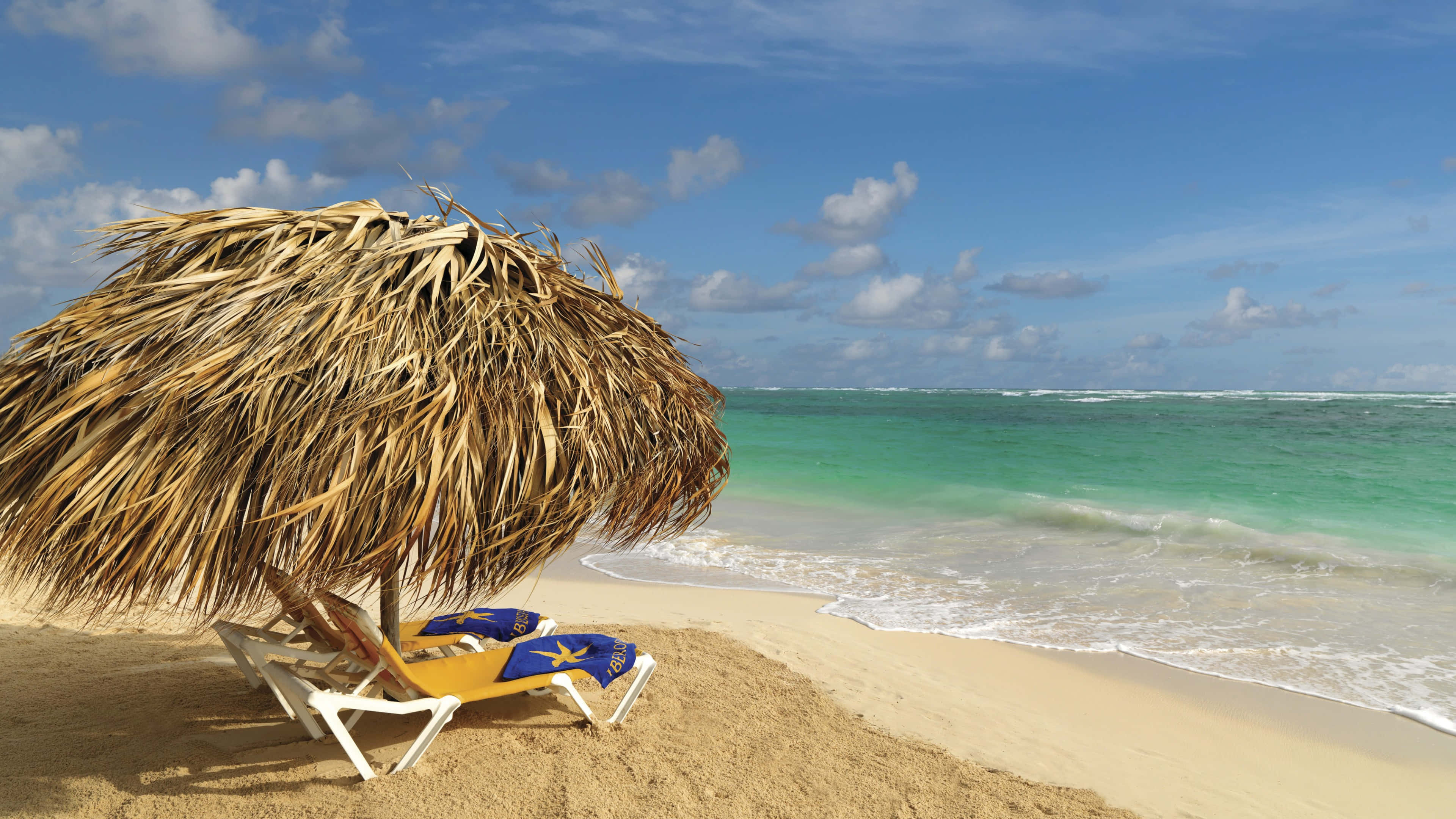 beach sunbed, thatched umbrella, lounge chairs, 4K Desktop Wallpaper