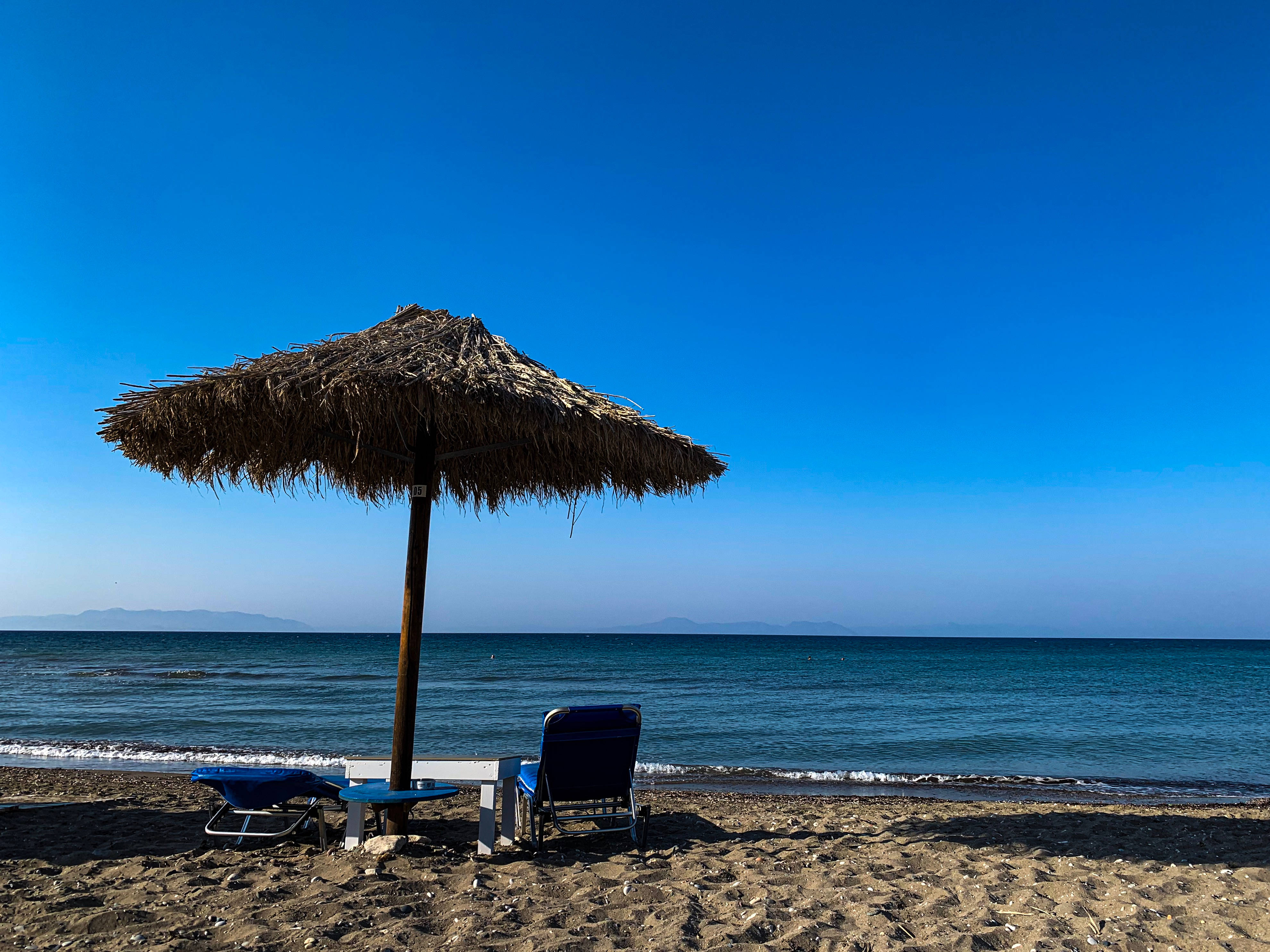 beach hut, thatched umbrella, blue lounge chairs, 4K Desktop Wallpaper