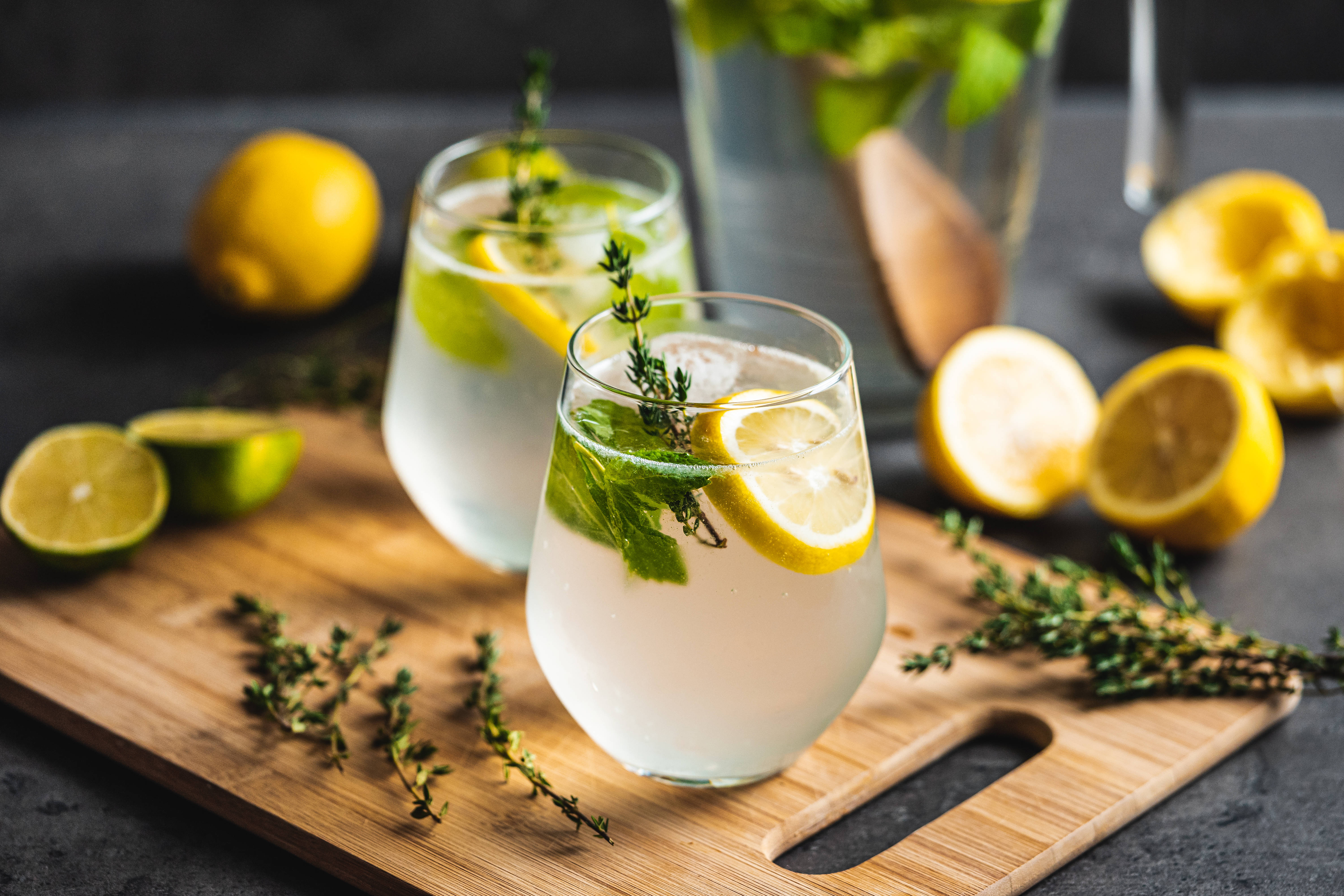 lemon-thyme drinks, citrus slices, herbs, 5K Desktop Wallpaper