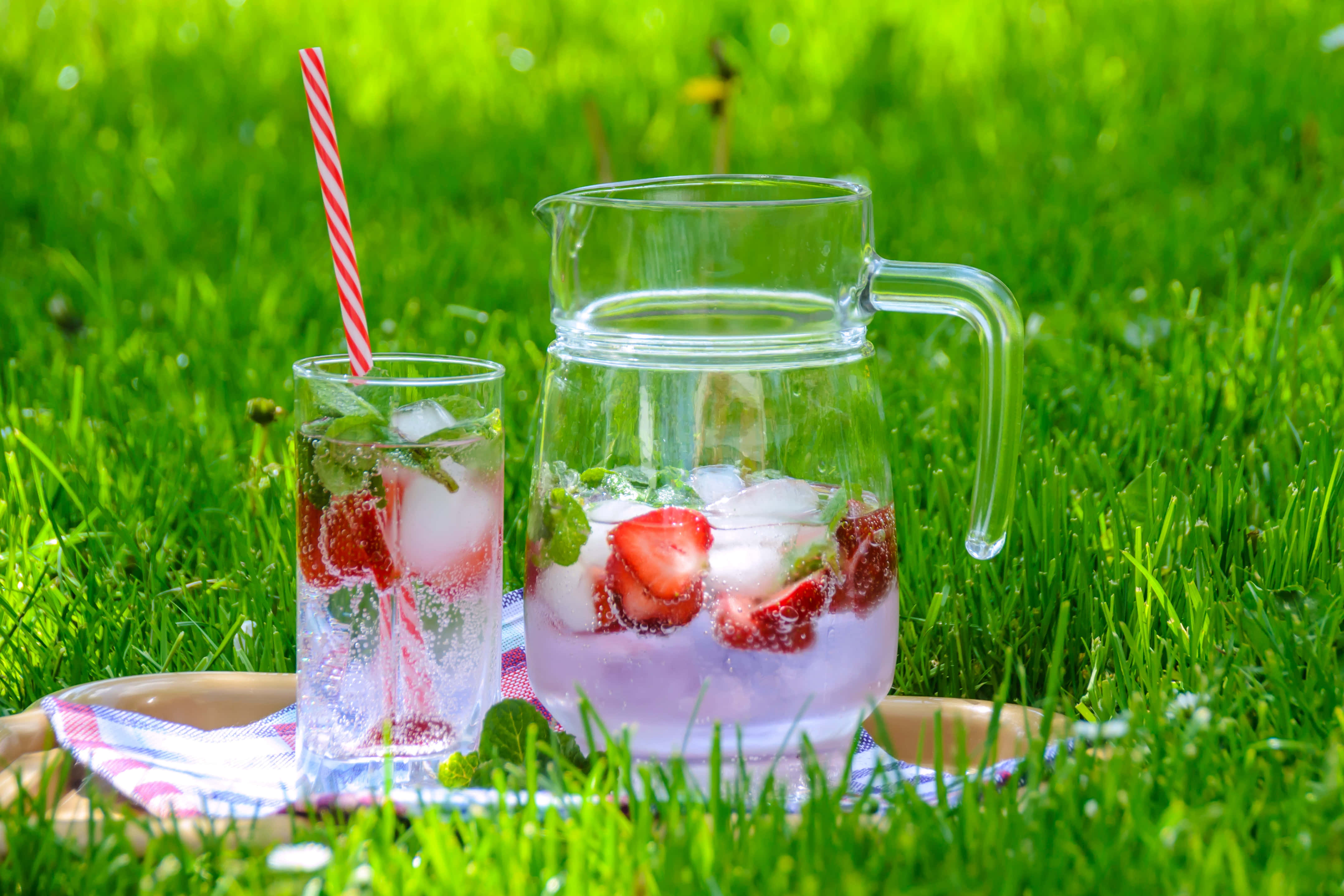 strawberry mint lemonade, striped straw, checkered tray, 4K Desktop Wallpaper