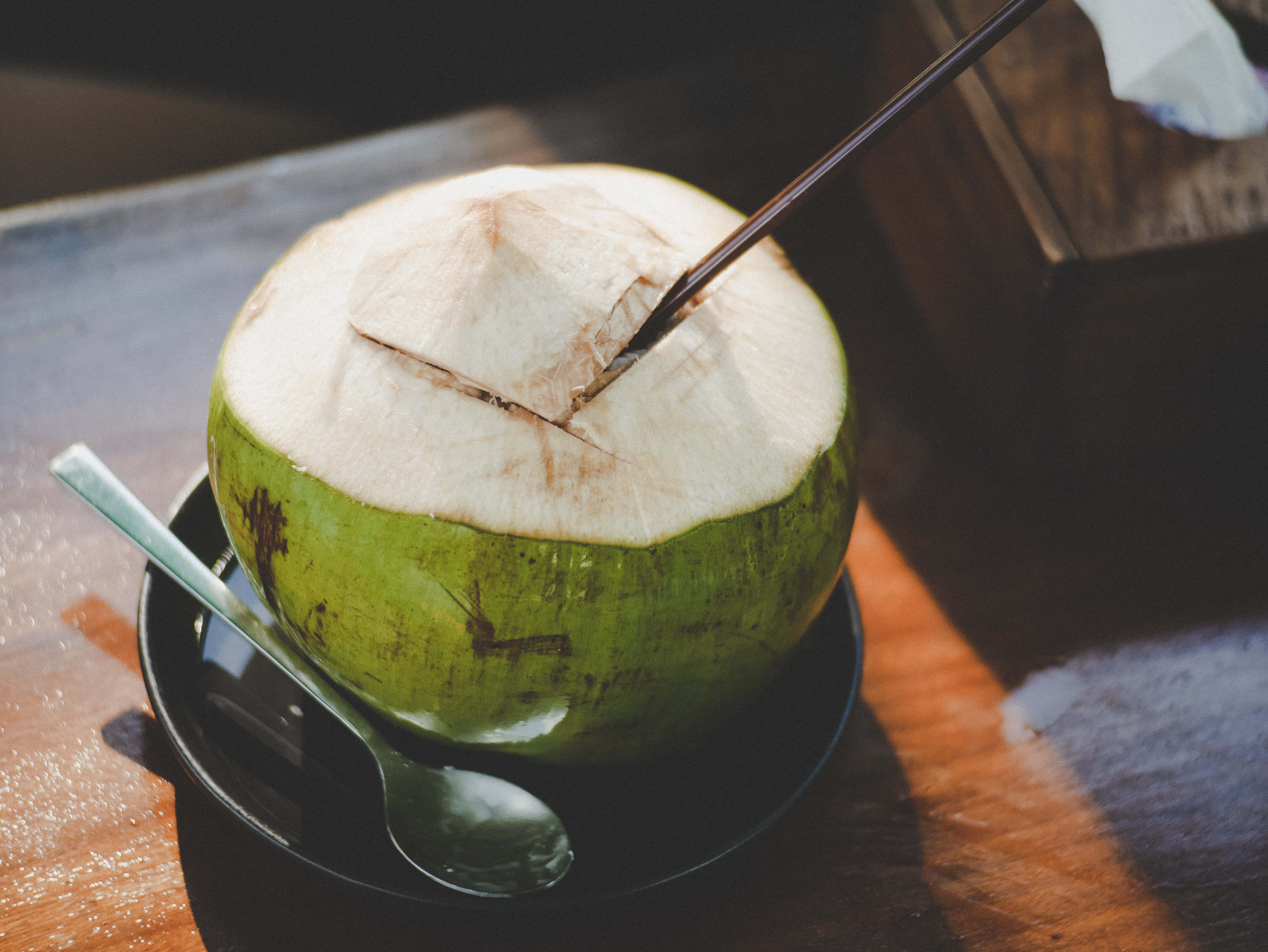 summer drinks, green coconut, straw, 4K Desktop Wallpaper