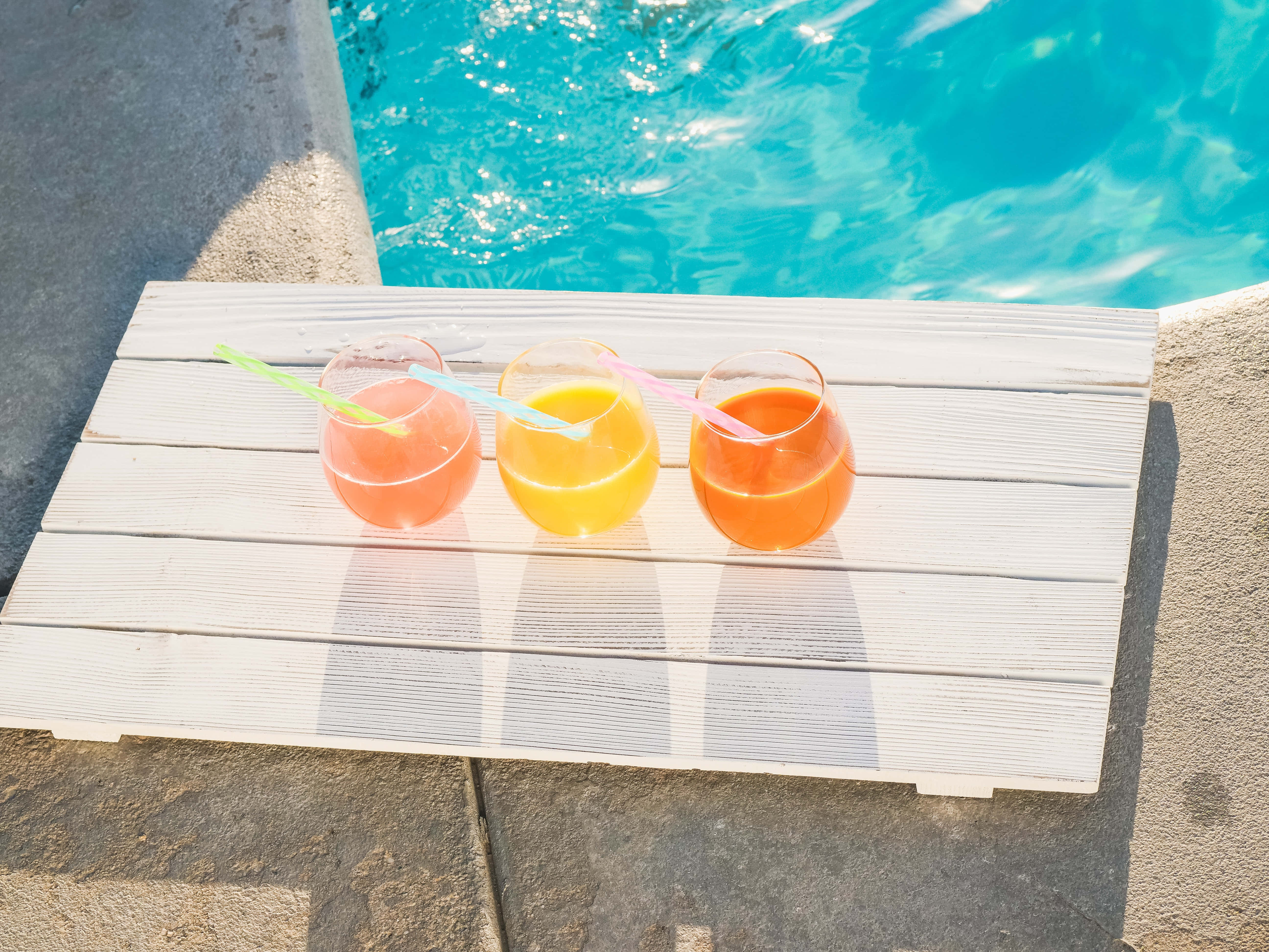 summer drinks, white wooden table, sparkling turquoise pool, 5K Desktop Wallpaper