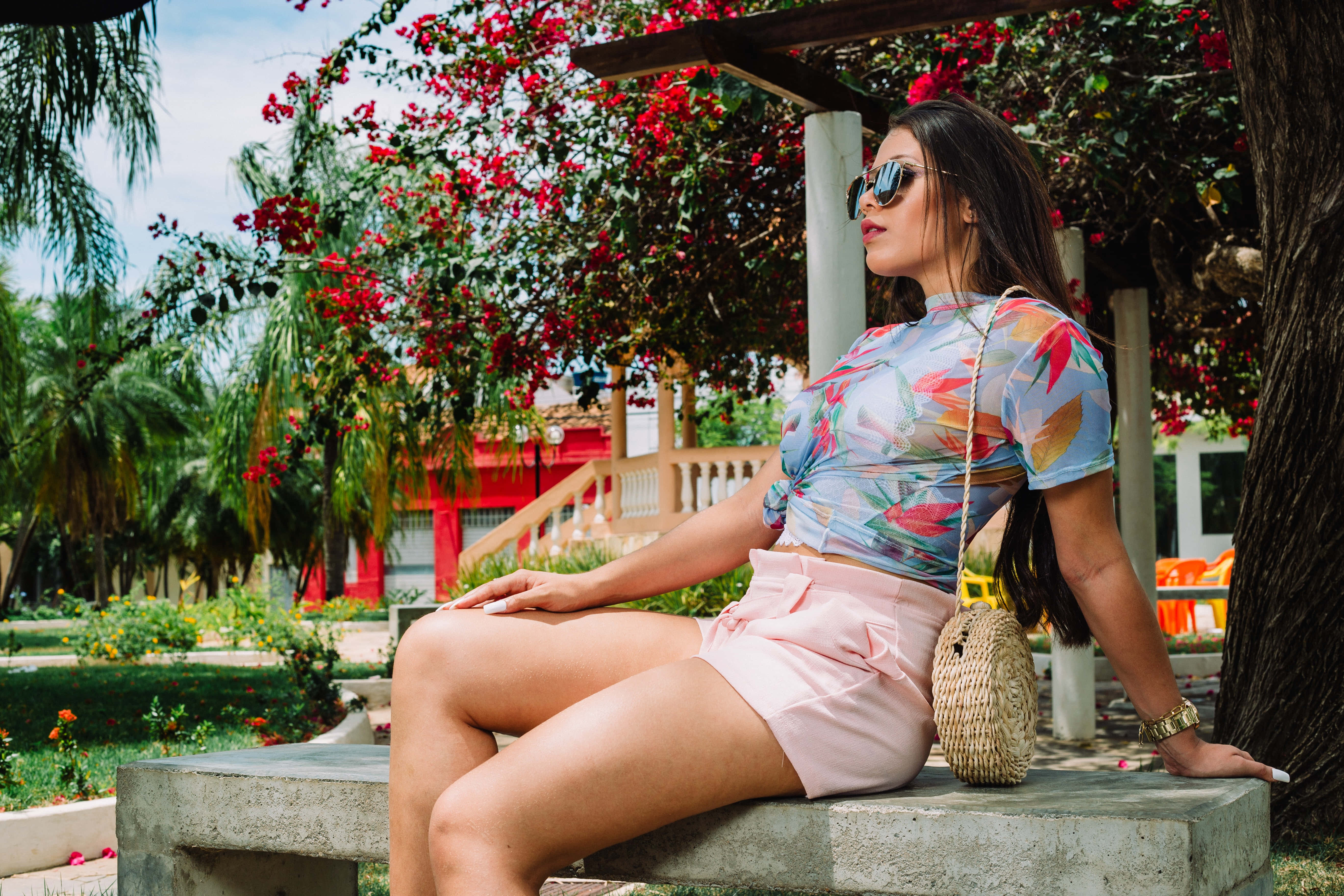 floral top, pink shorts, stone bench, 5K Desktop Wallpaper