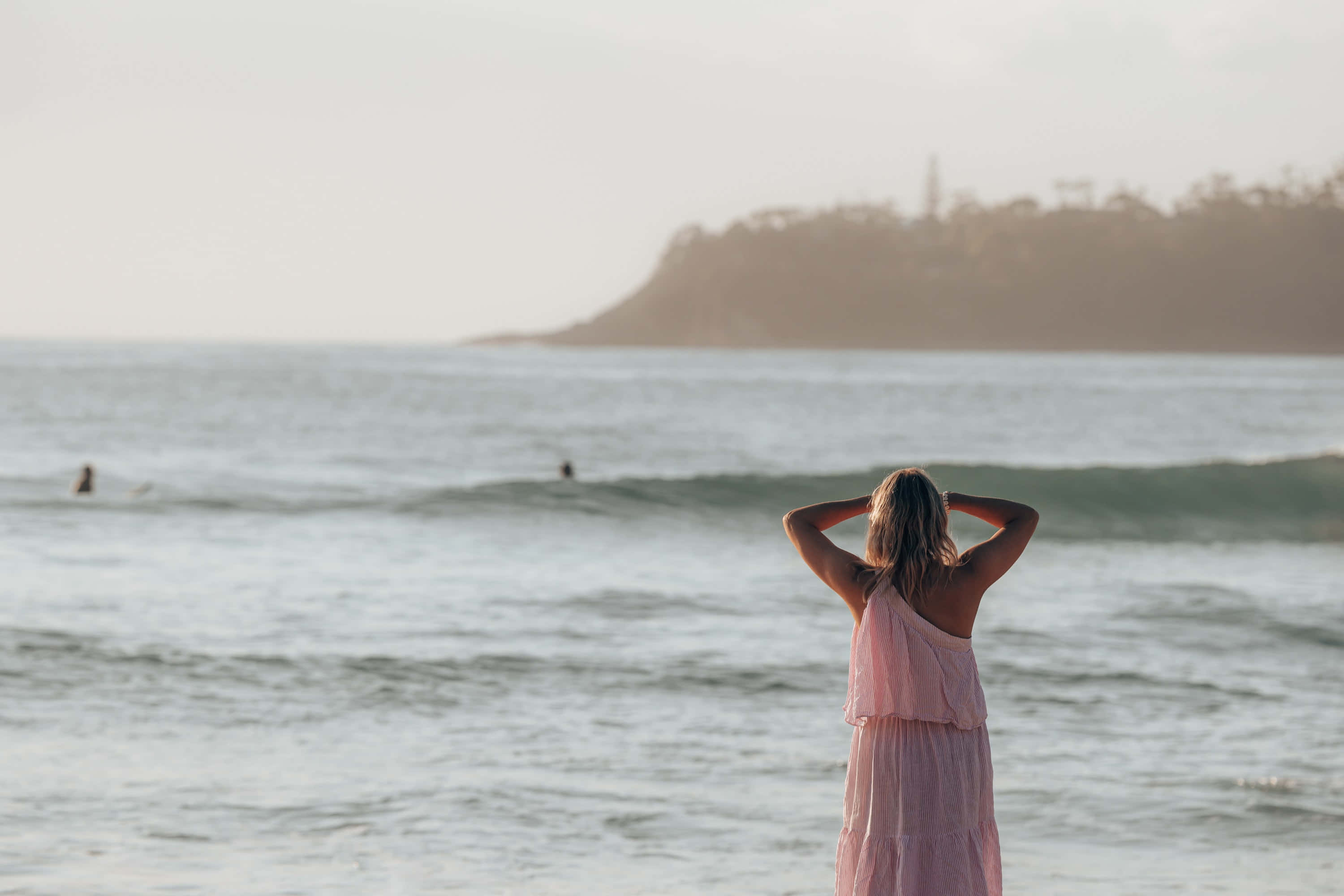 summer fashion 3000, pink dress, shoreline, 2K Desktop Wallpaper